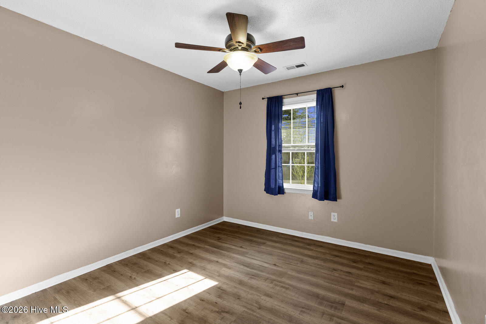 100564330 | Photo 11