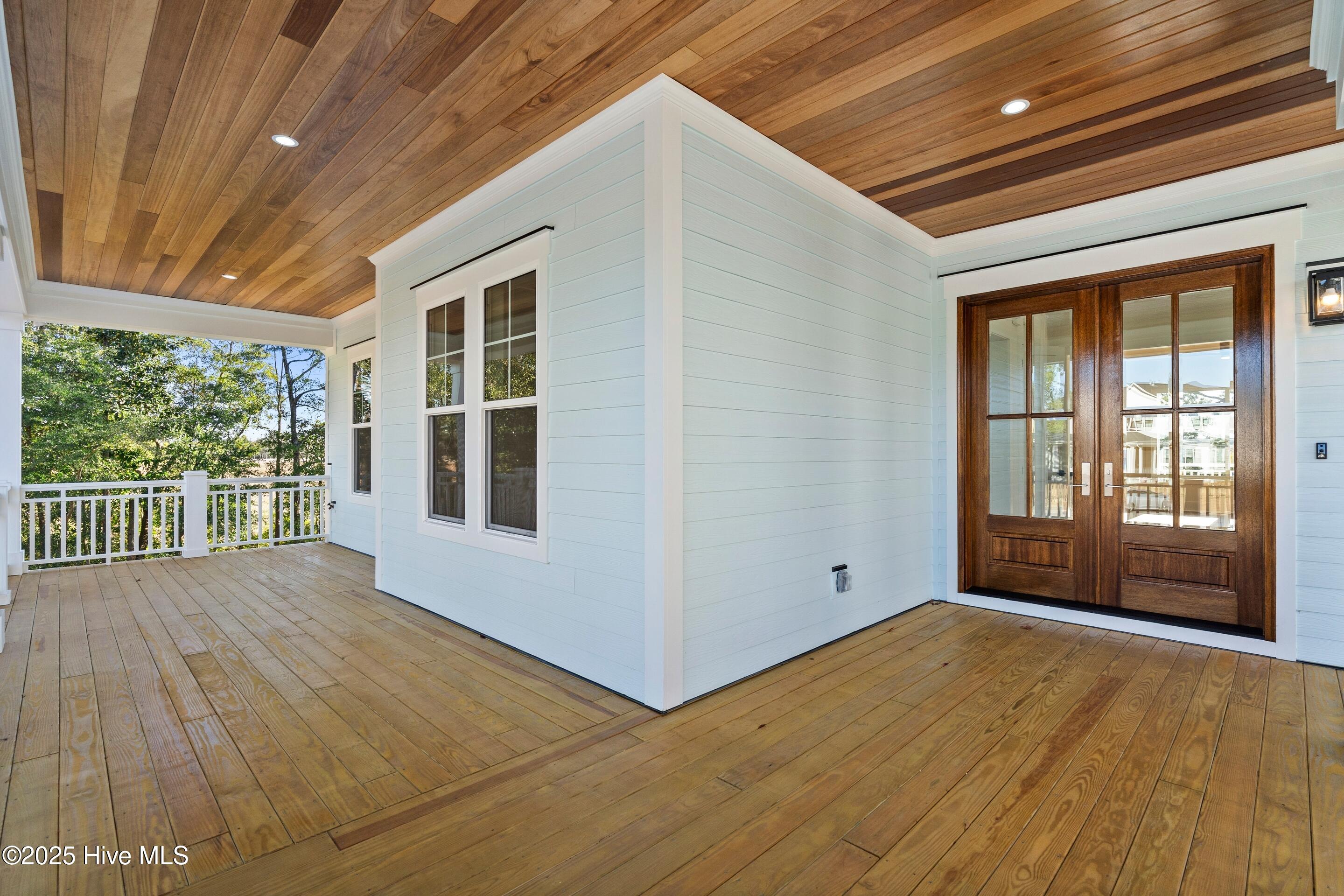 100545730 | Photo 14