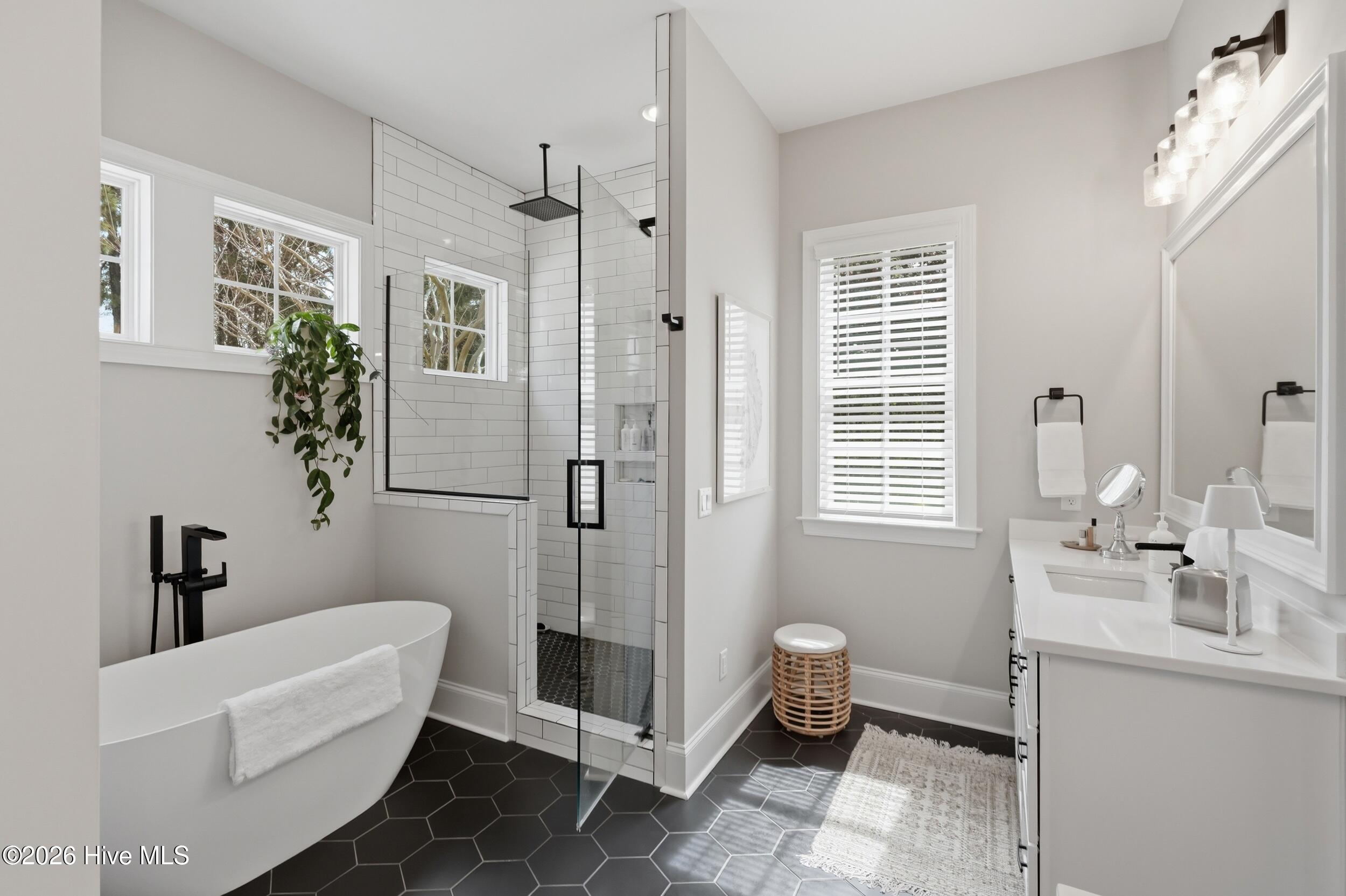 100562454 | Photo 26