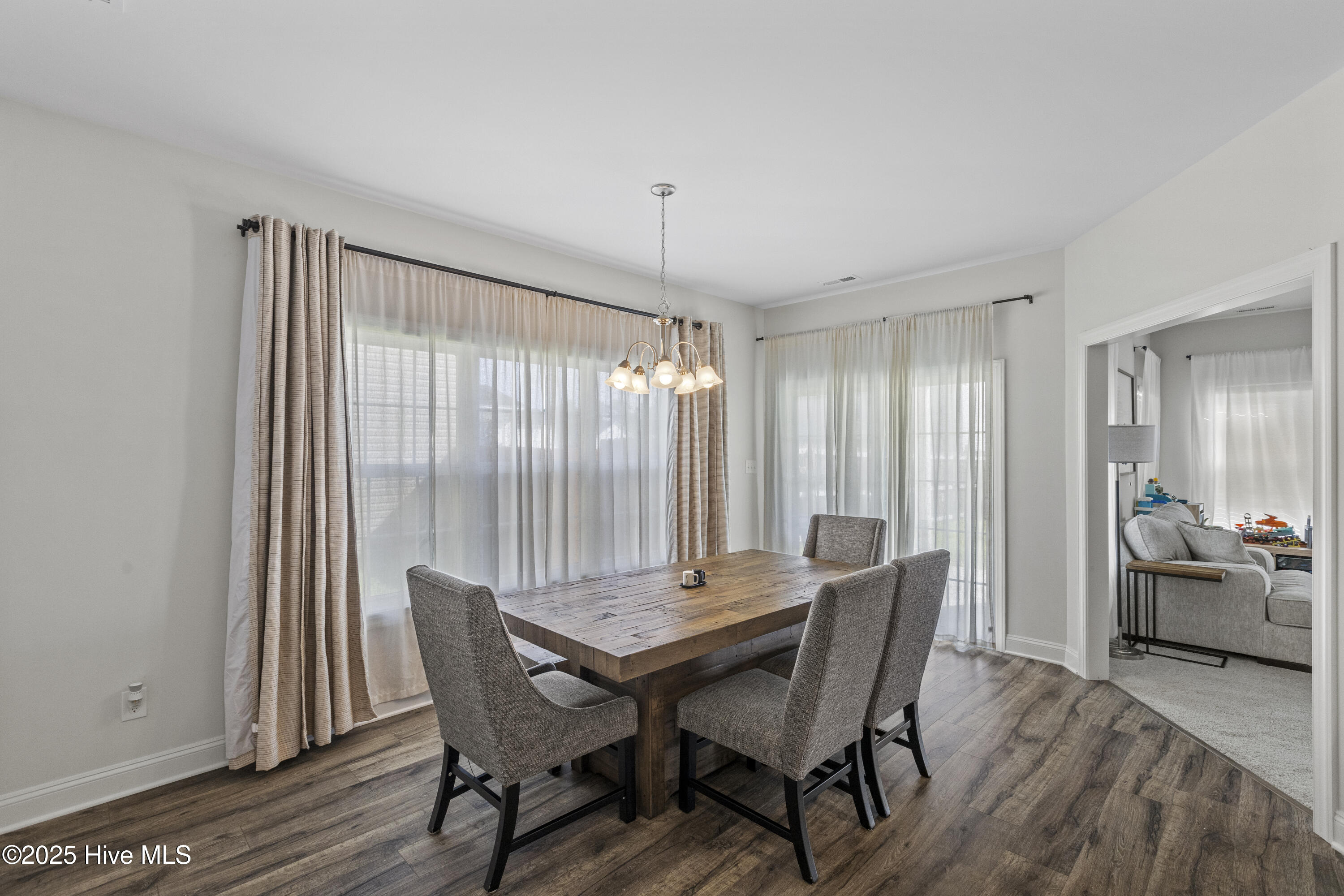 100518858 | Photo 17