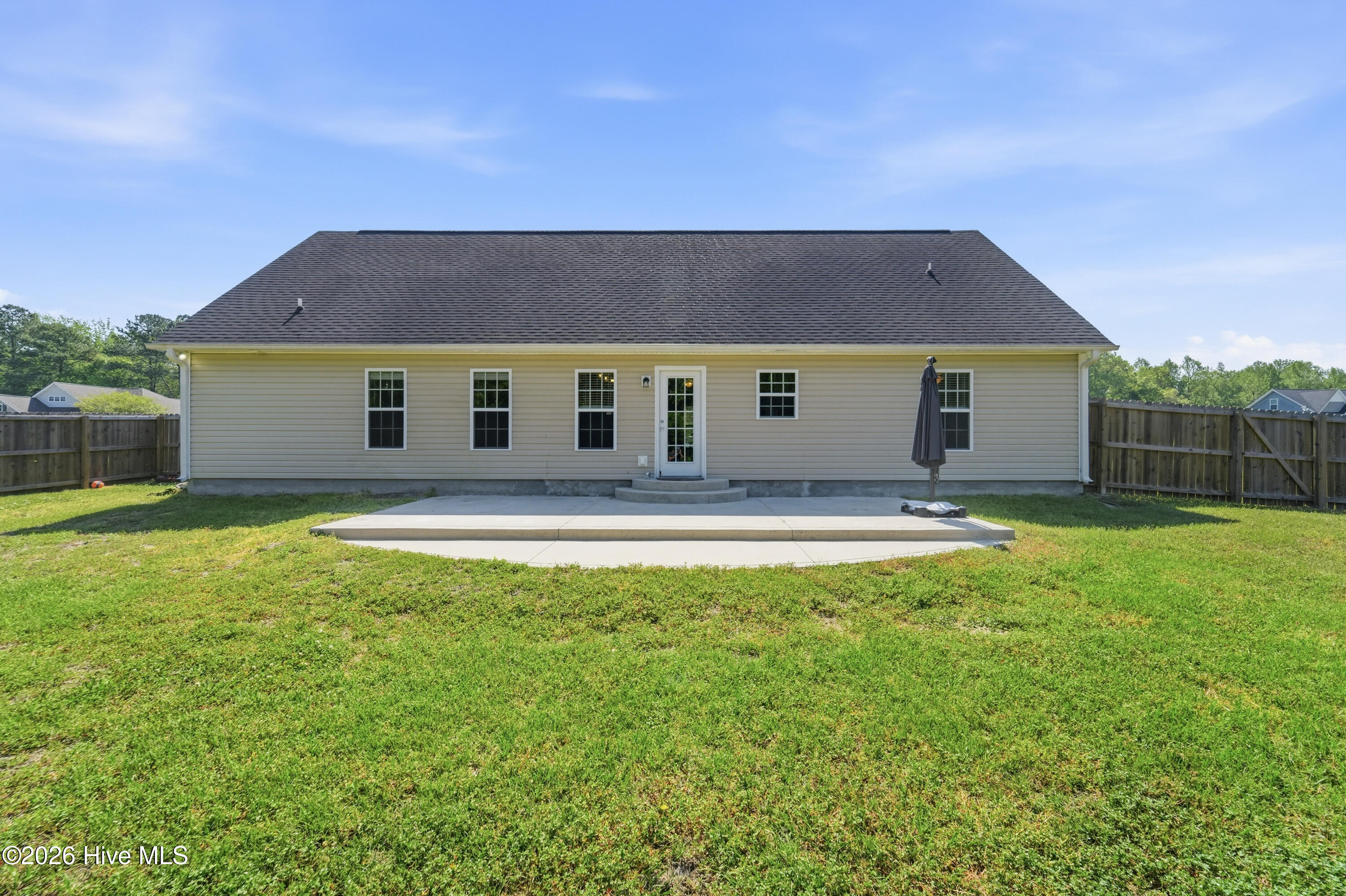 100568170 | Photo 47