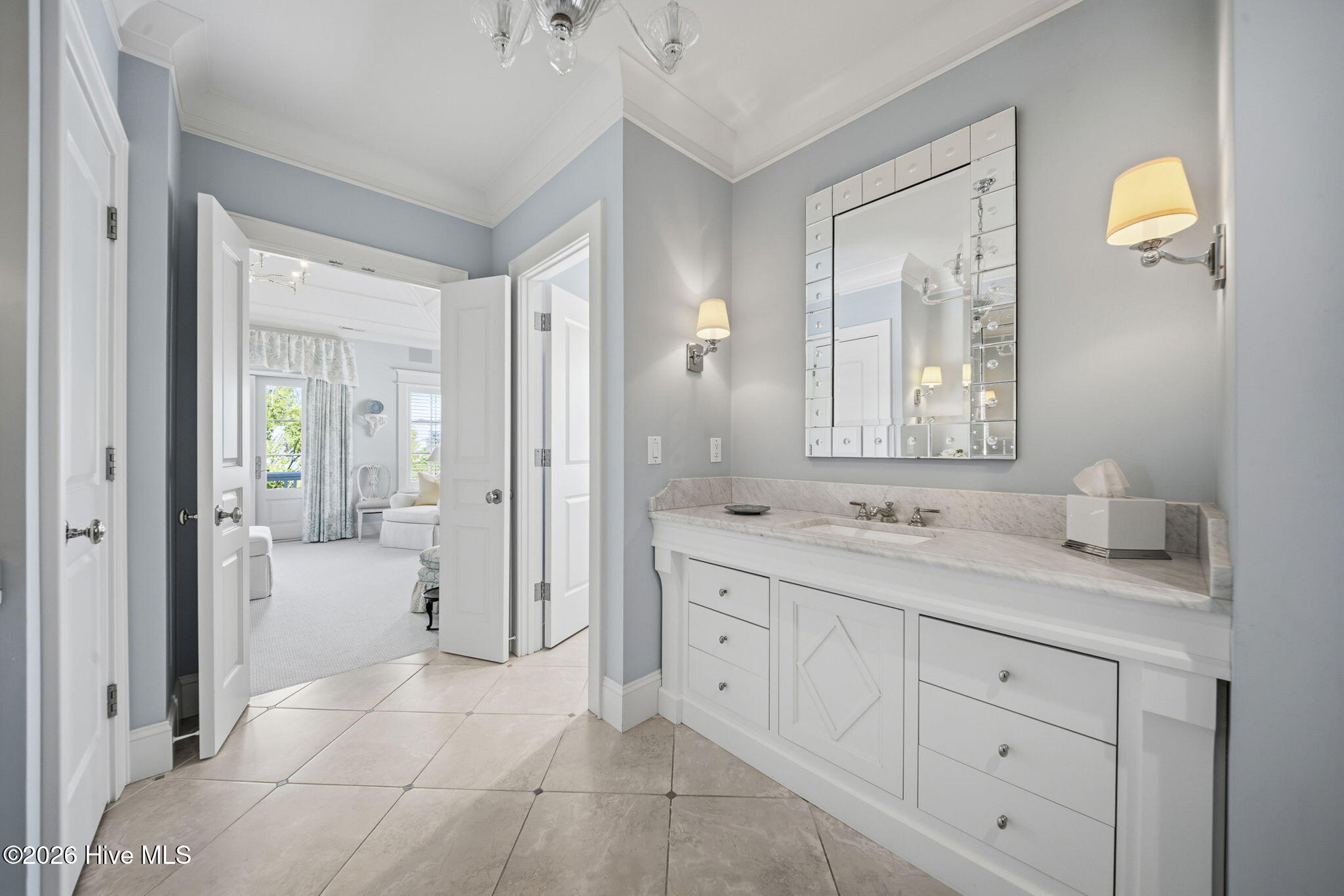 100570583 | Photo 46