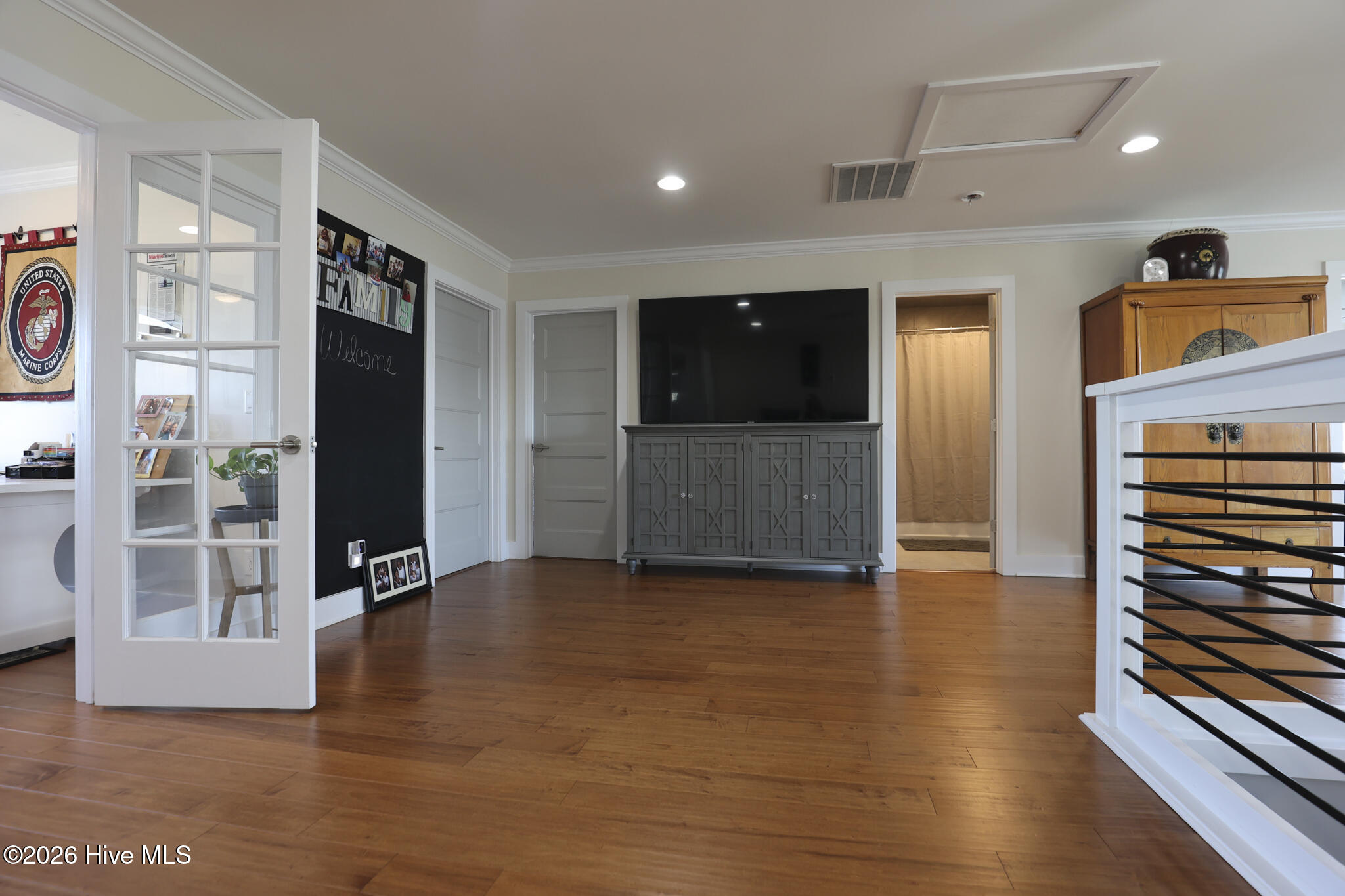 100564297 | Photo 35