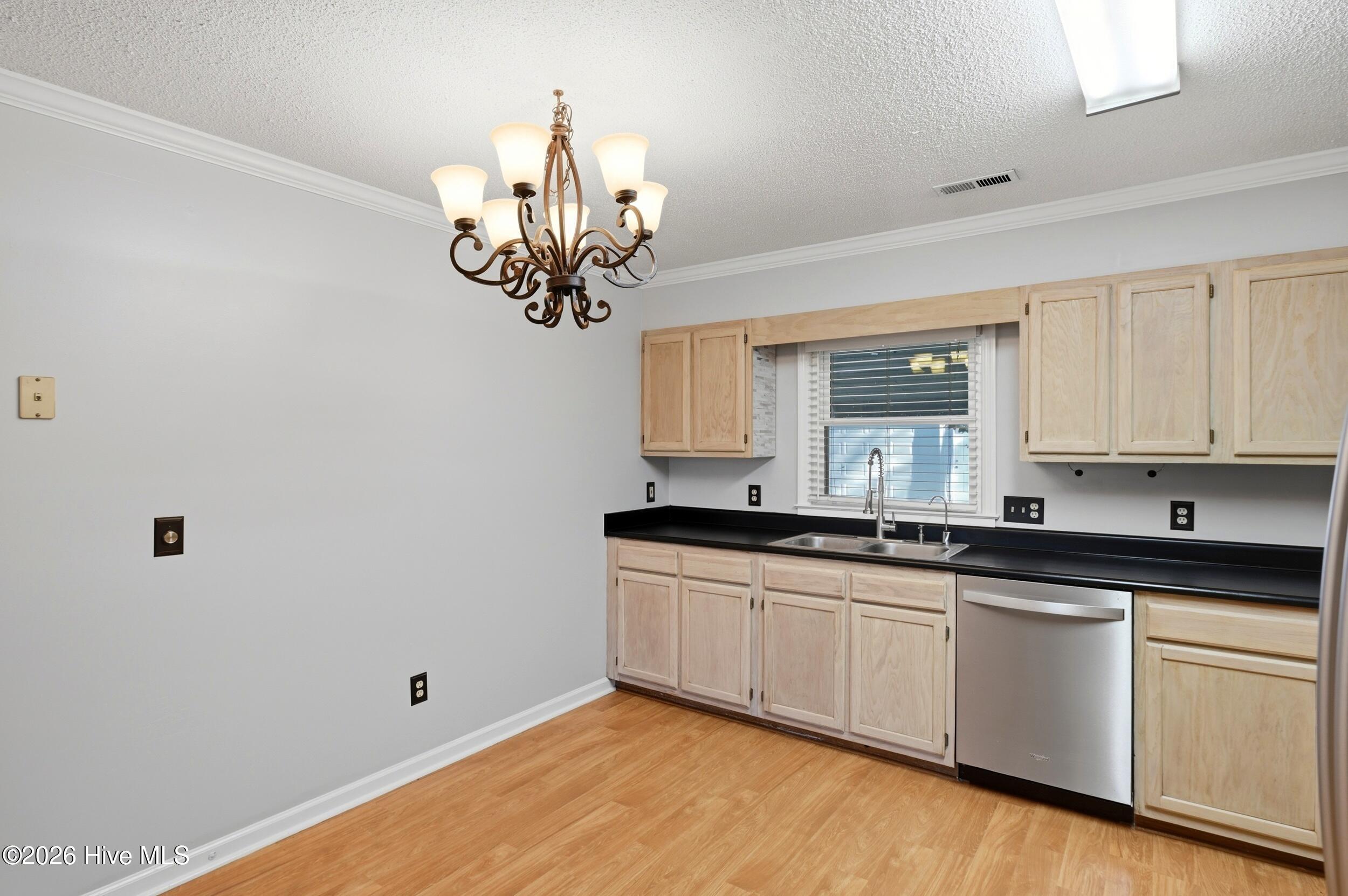 100562440 | Photo 17