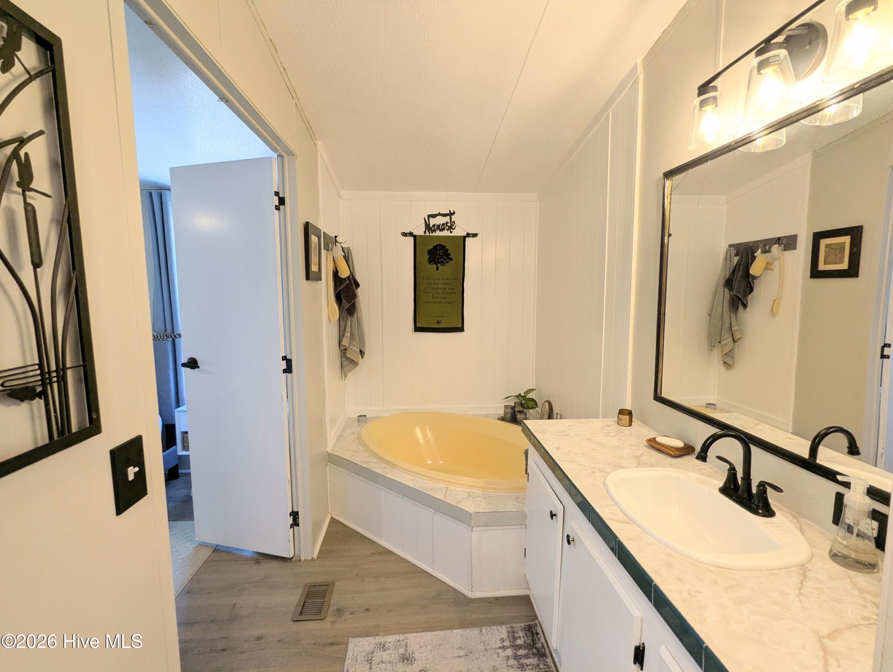 100548489 | Photo 22