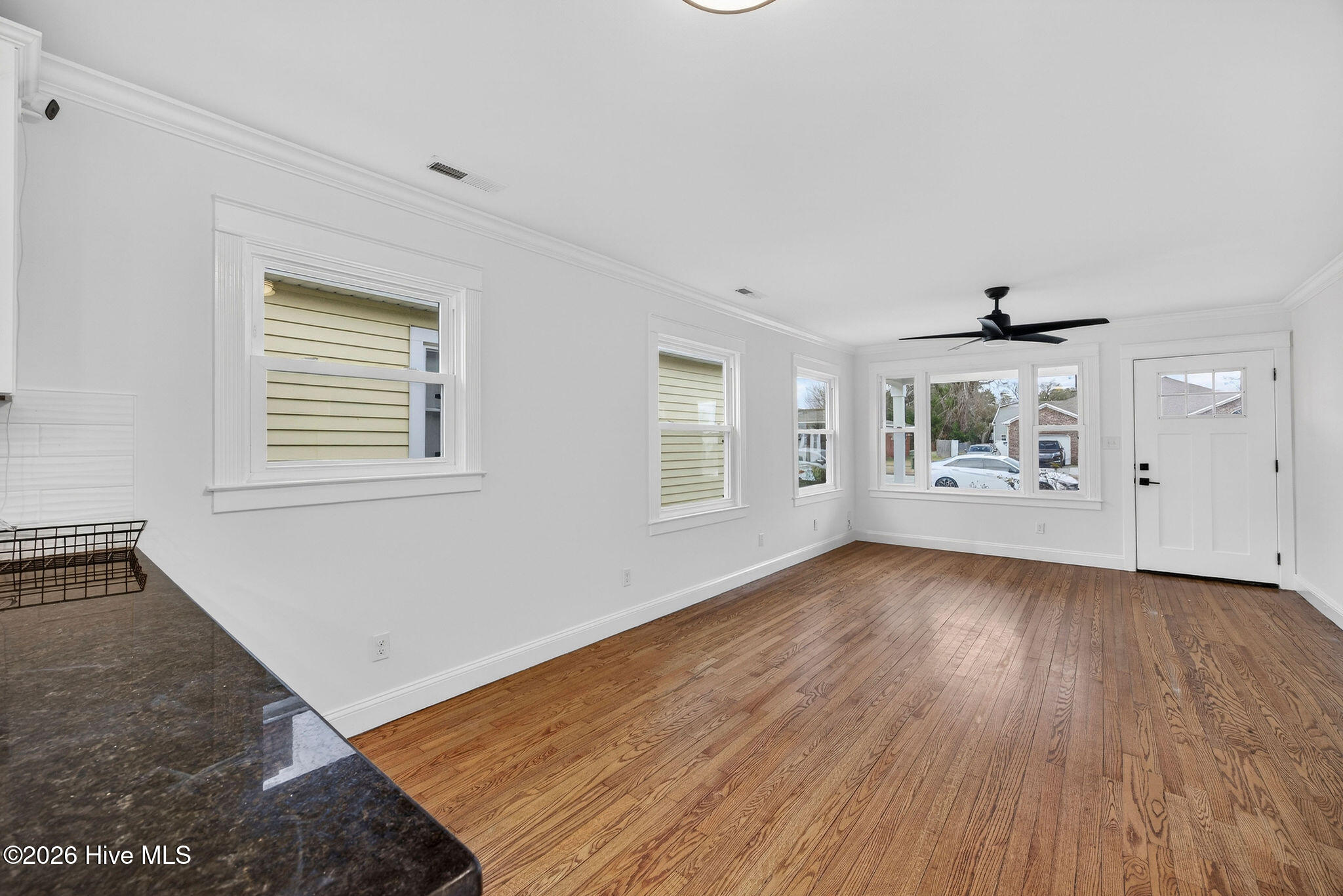 100549364 | Photo 14