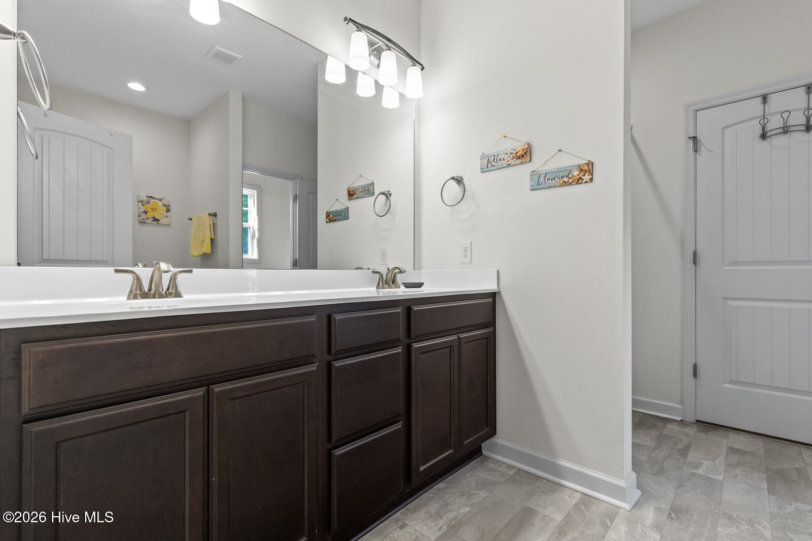 100568958 | Photo 21