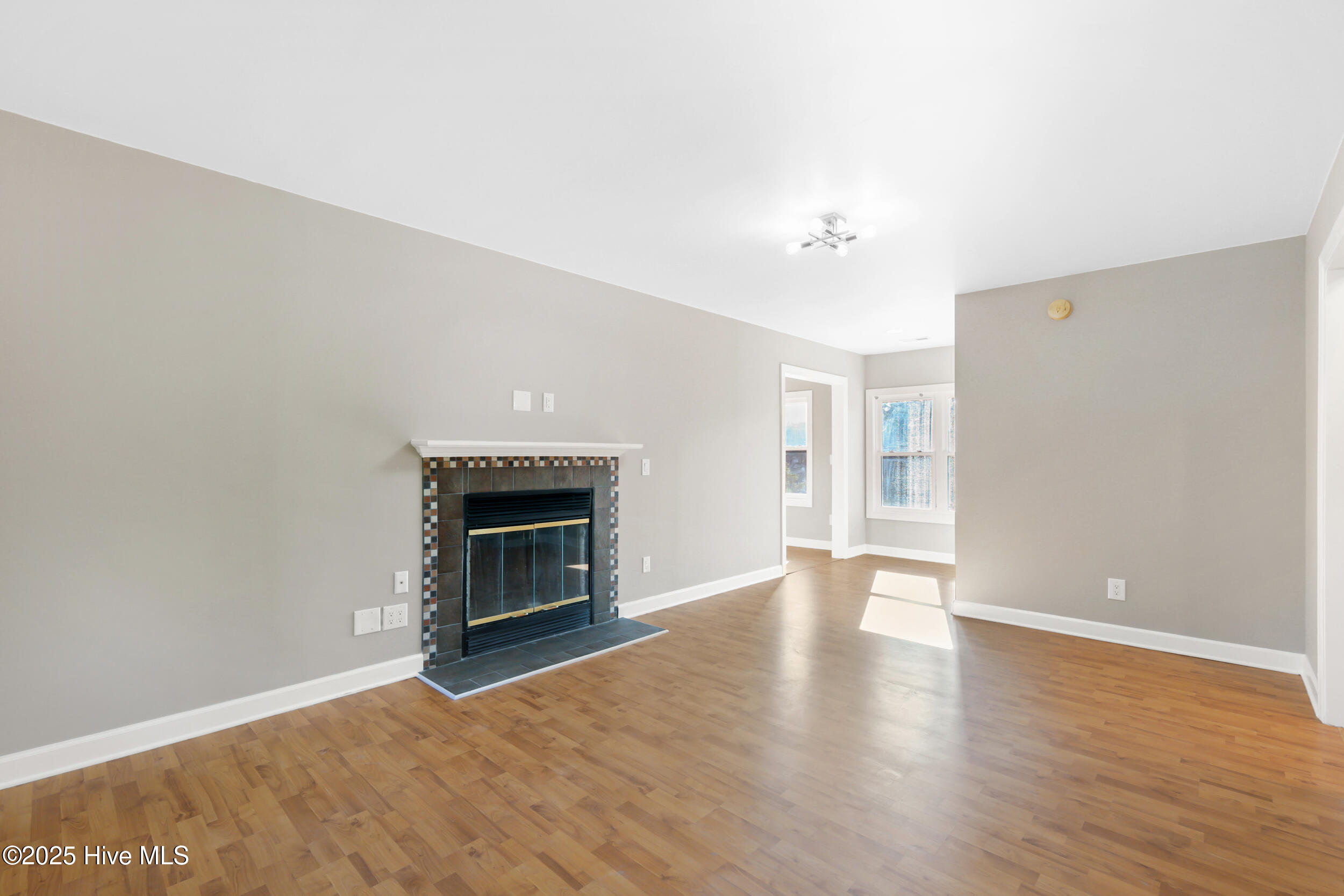 100542075 | Photo 37