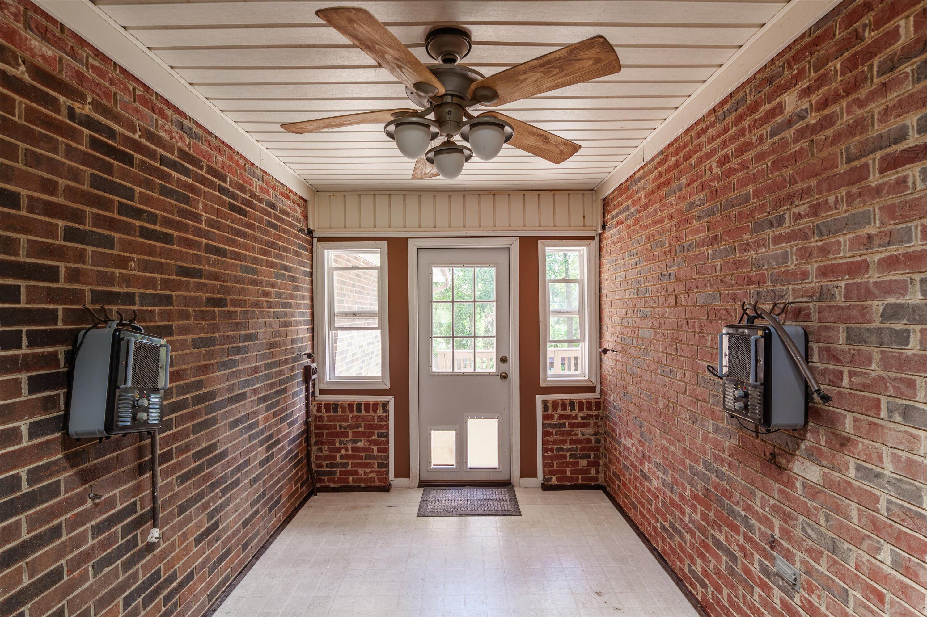 56-P1219340-HDR