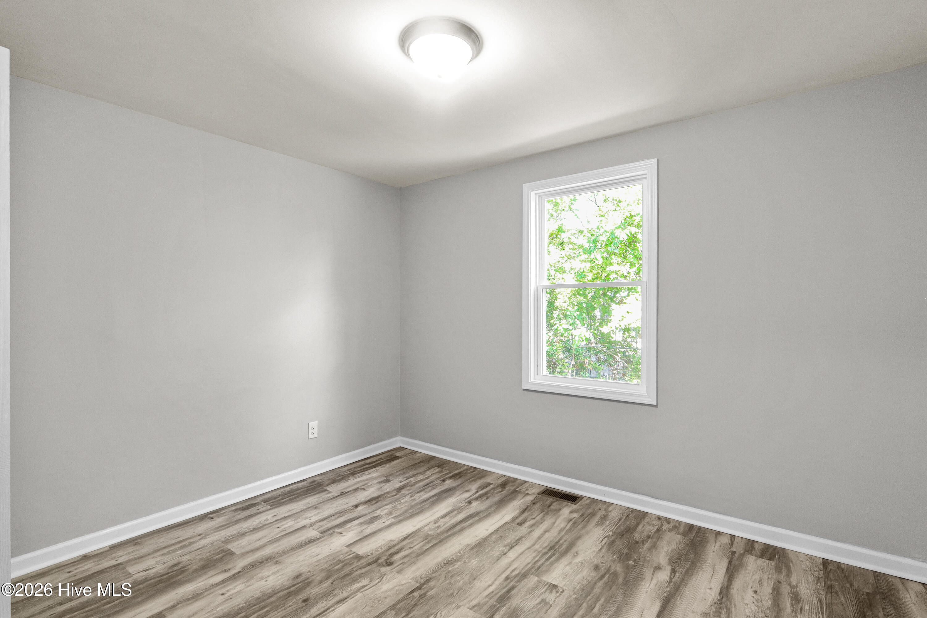 100569517 | Photo 26