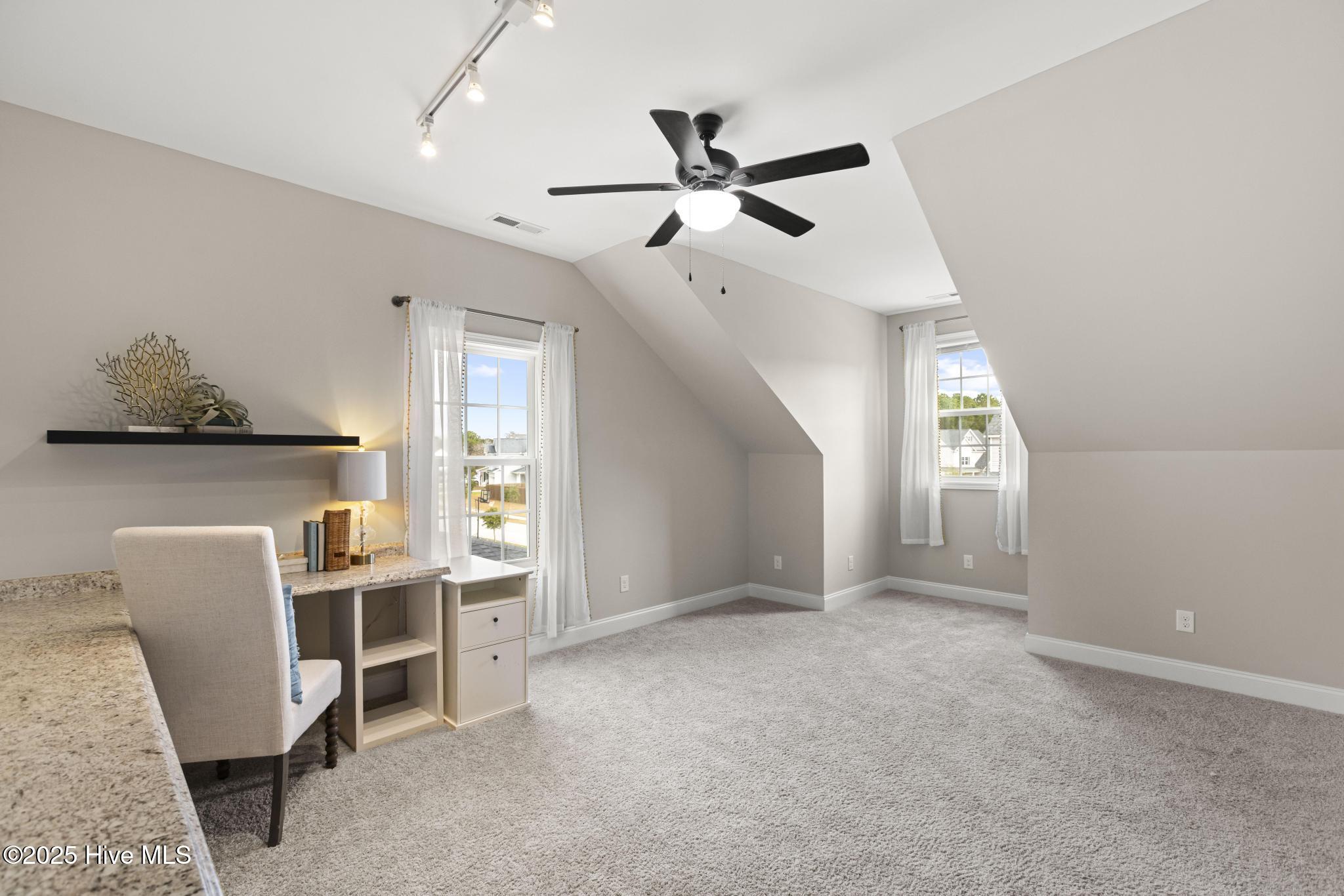 100543084 | Photo 34