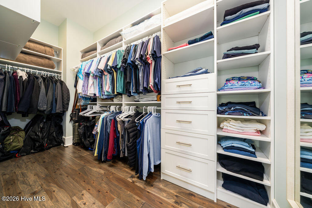 100561843 | Photo 31