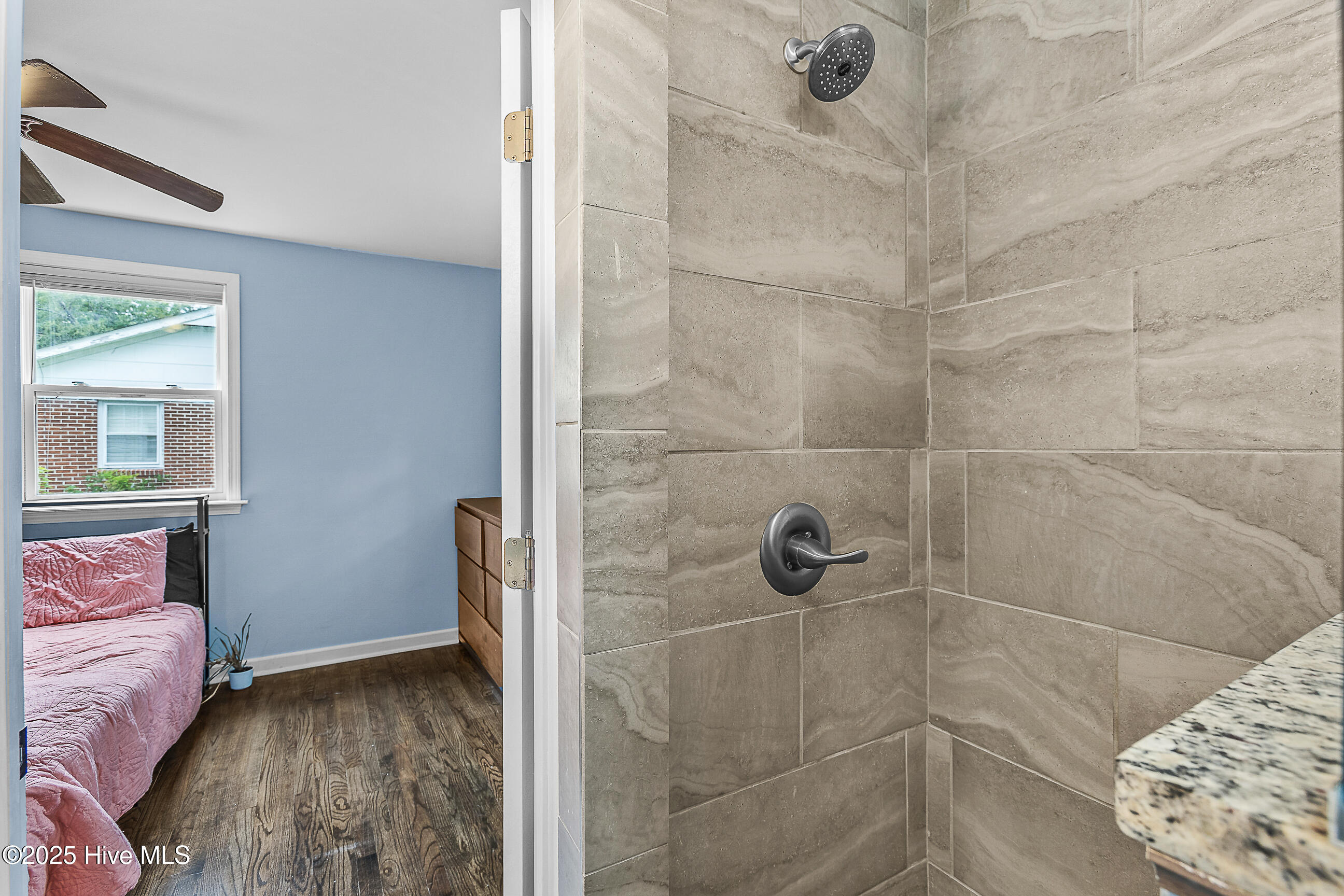 100538598 | Photo 14