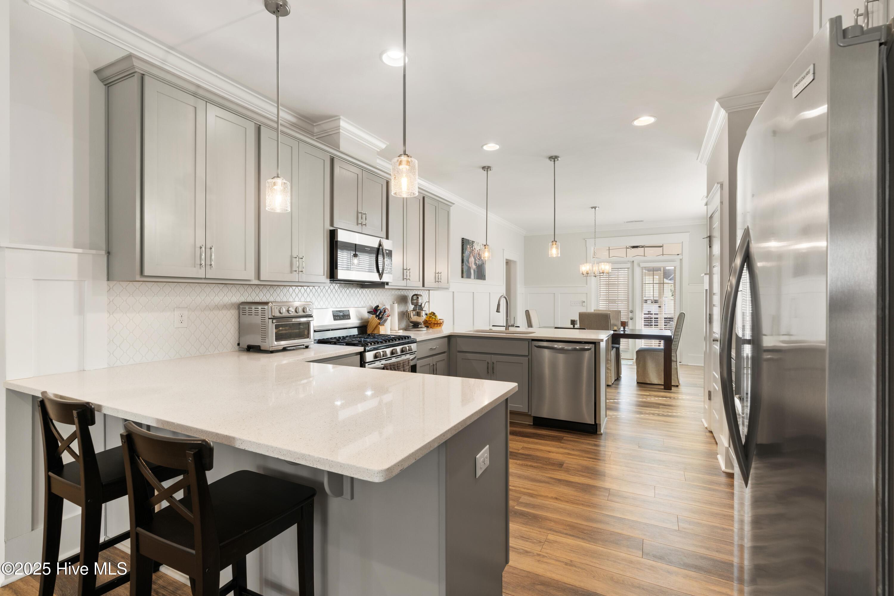 100526645 | Photo 16