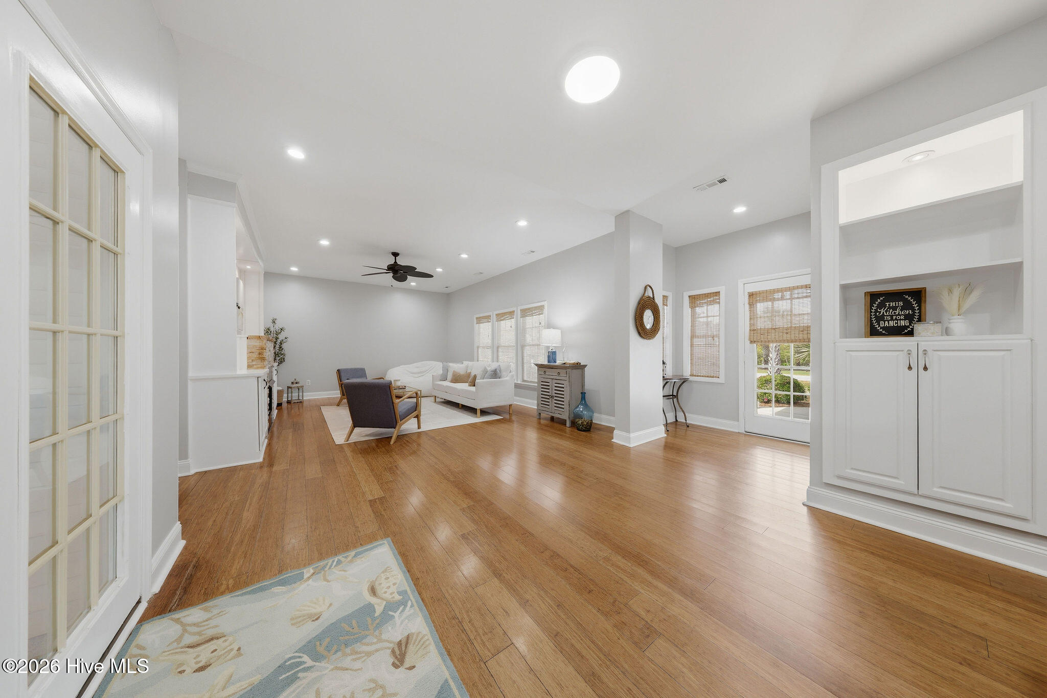 100565537 | Photo 51