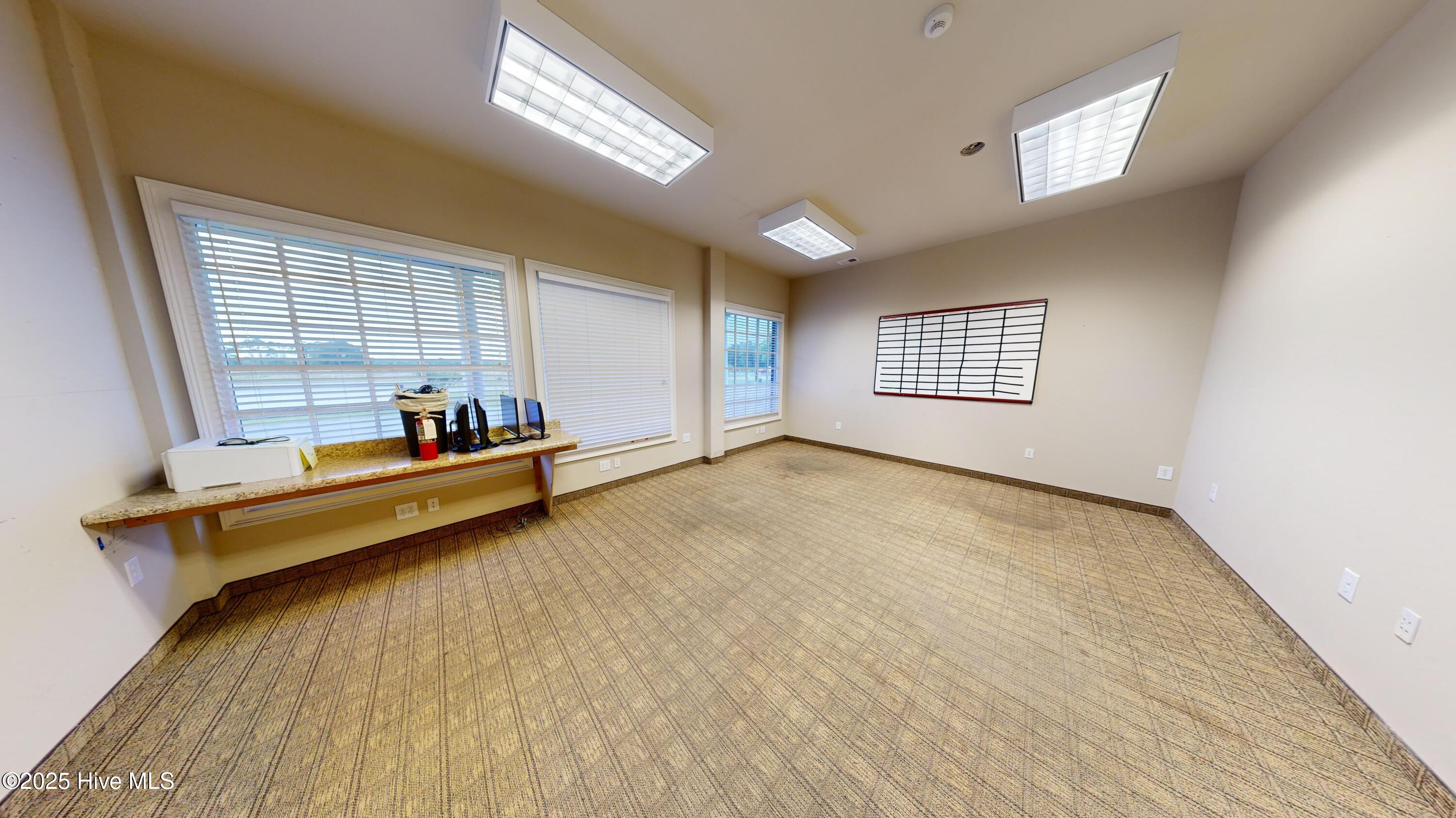 100507866 | Photo 46