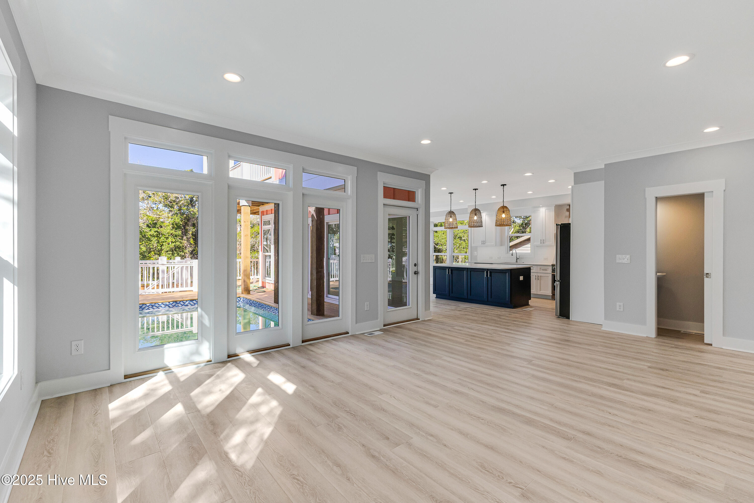 100535613 | Photo 17