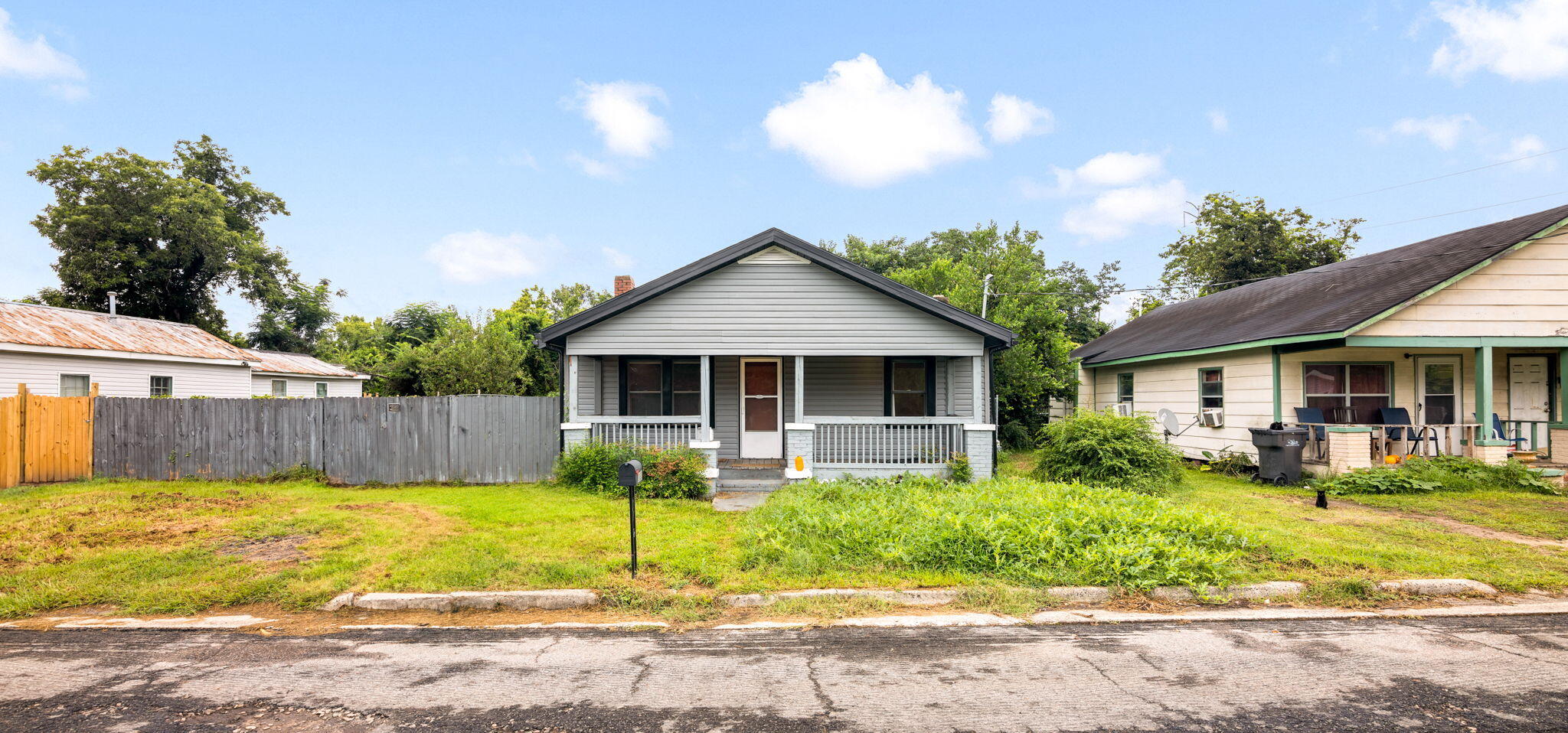 6-web-or-mls-1123 Roselle Street -41
