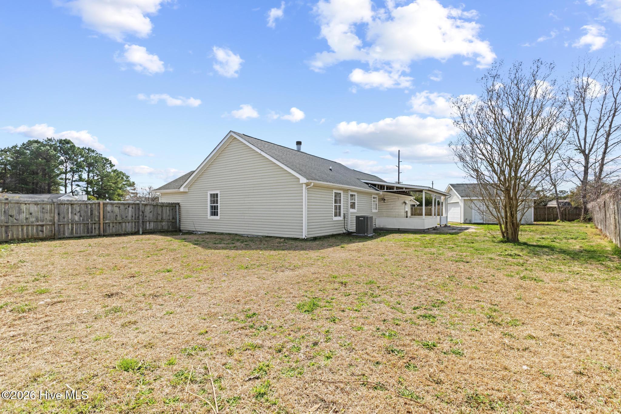 100558461 | Photo 30