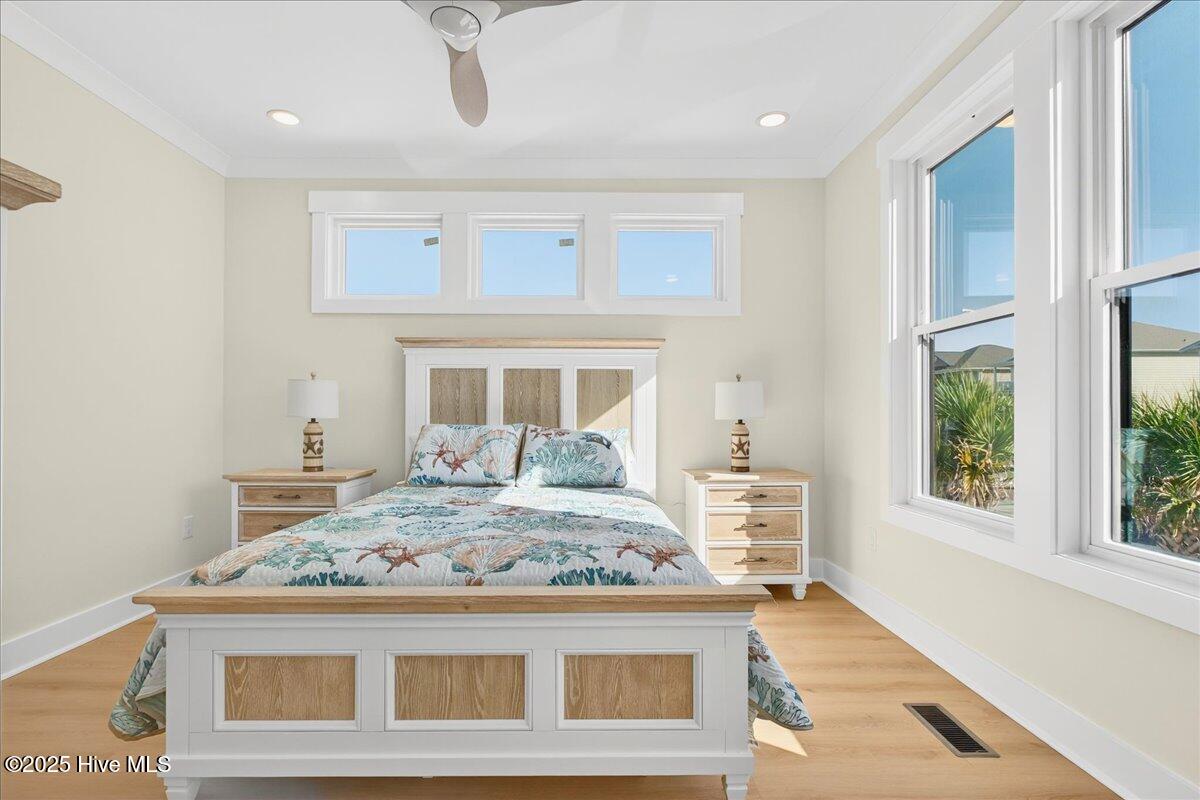 100542941 | Photo 33