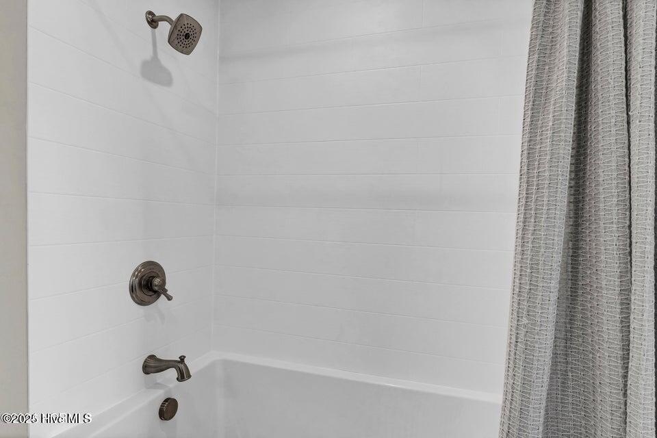 100526322 | Photo 28