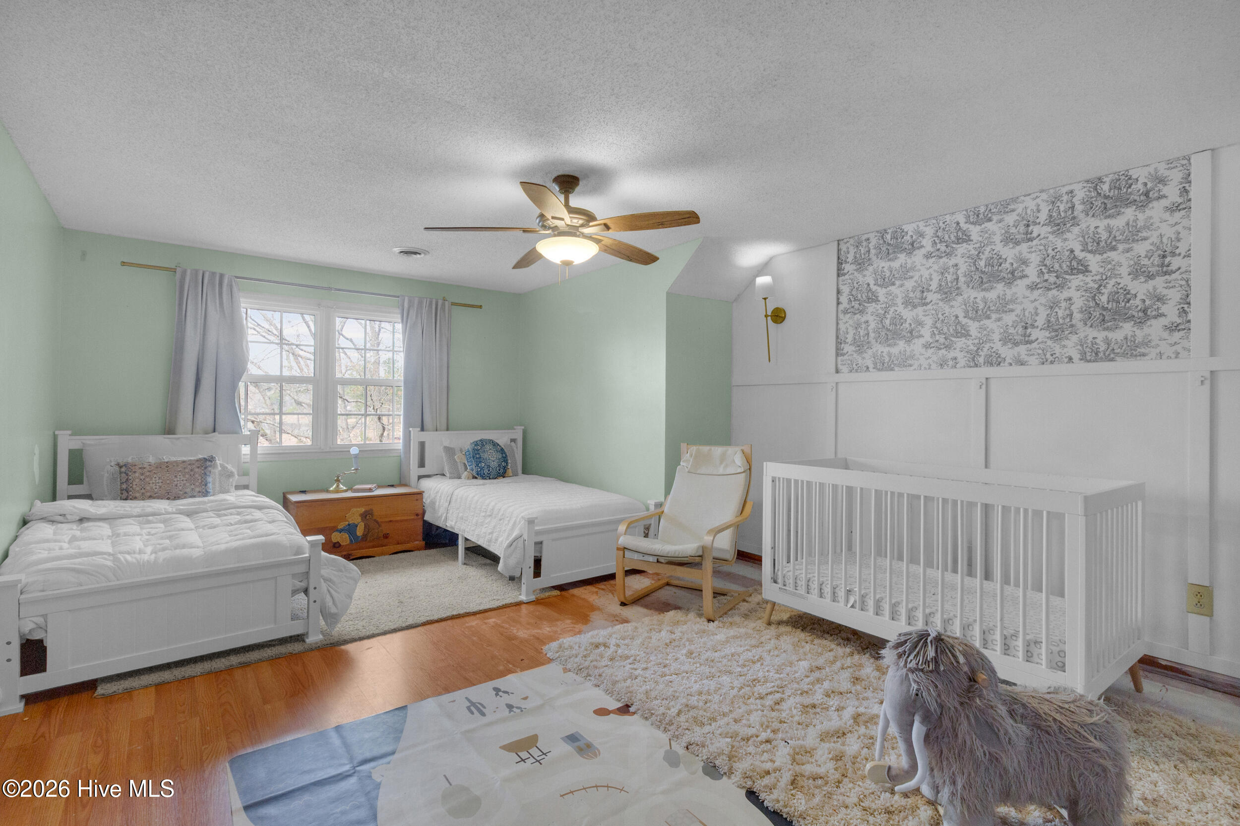 100560236 | Photo 24