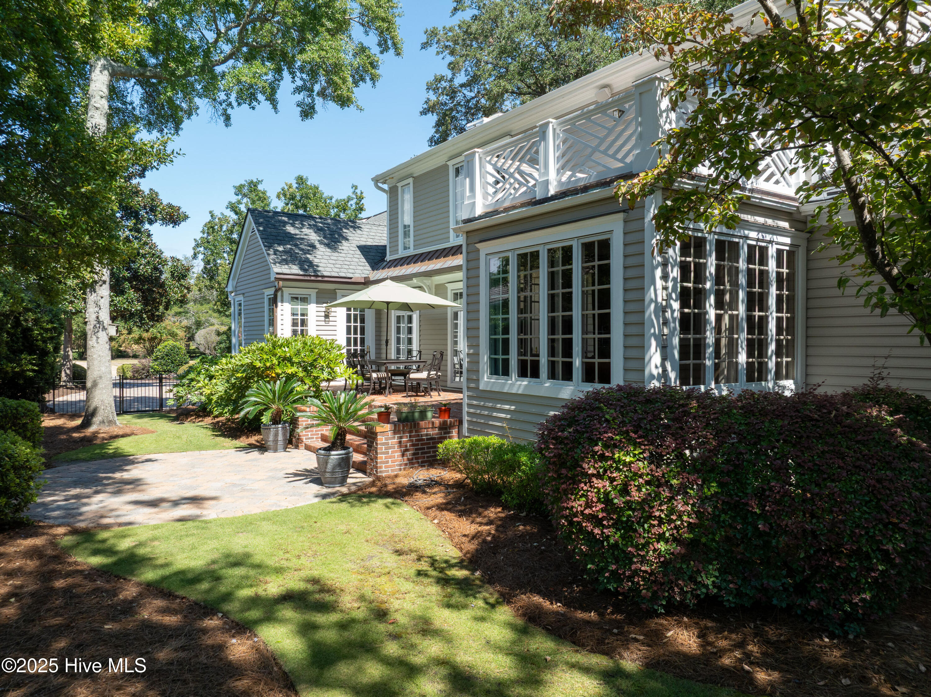 100530857 | Photo 64