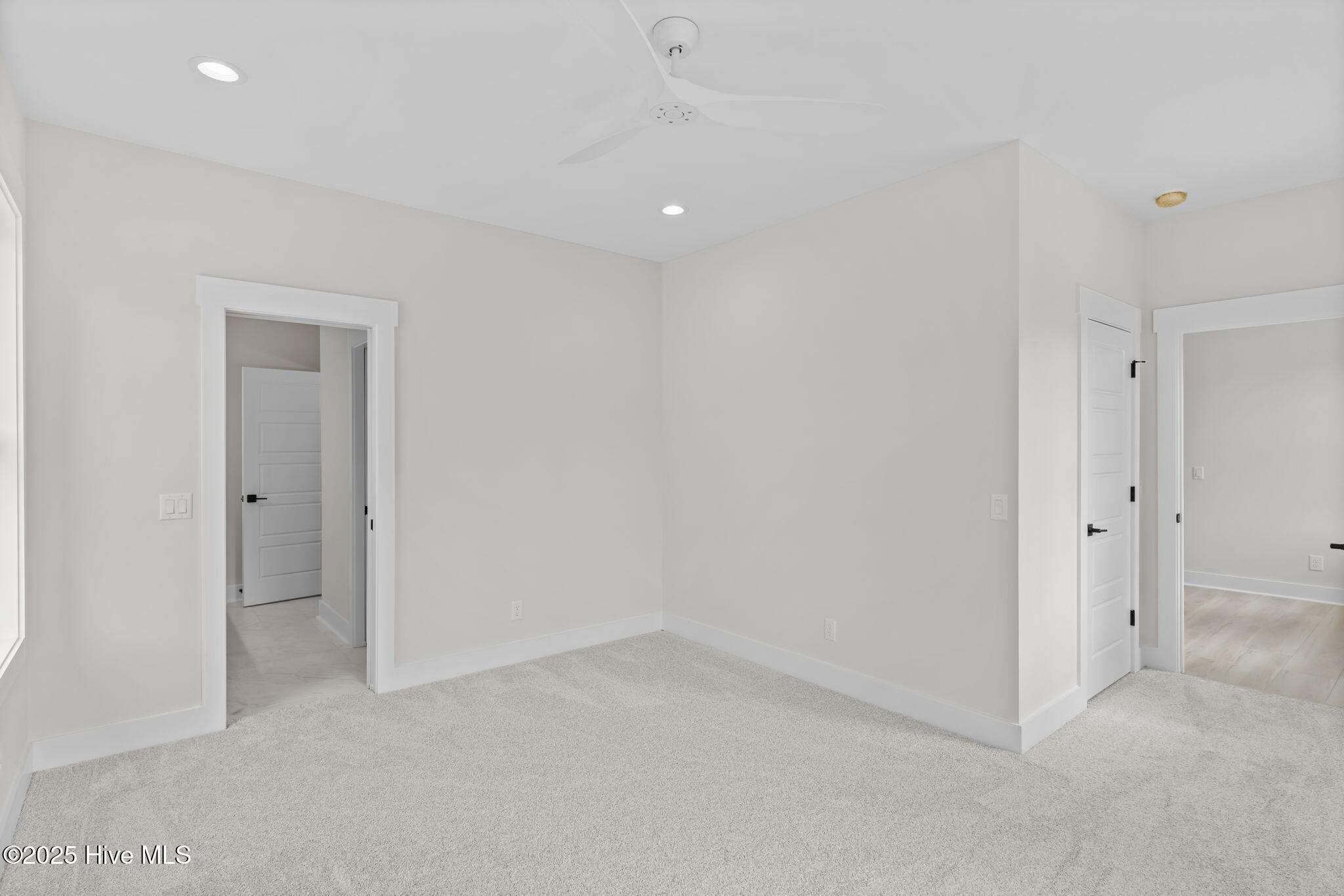 100548099 | Photo 57