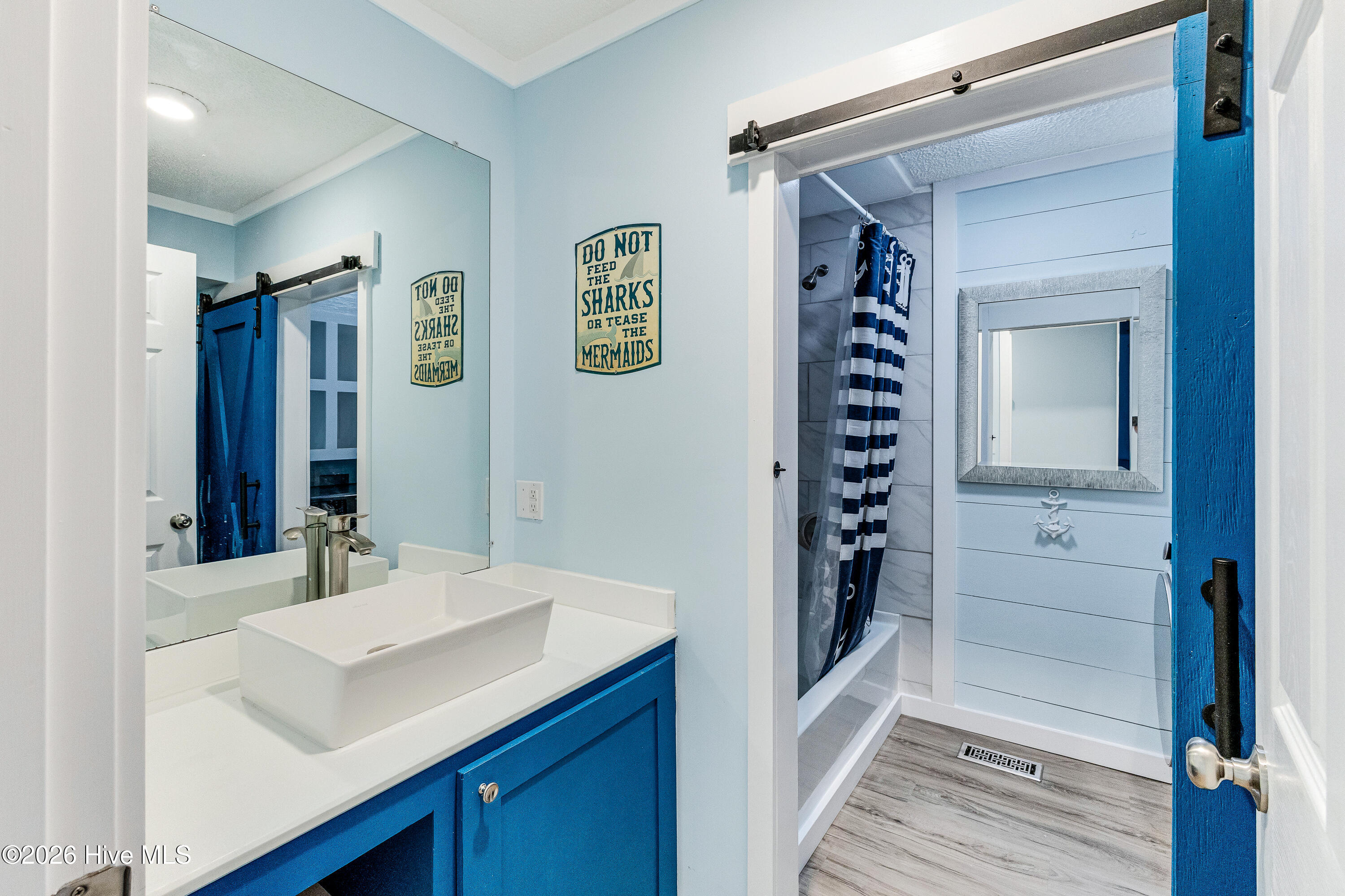 100560592 | Photo 16