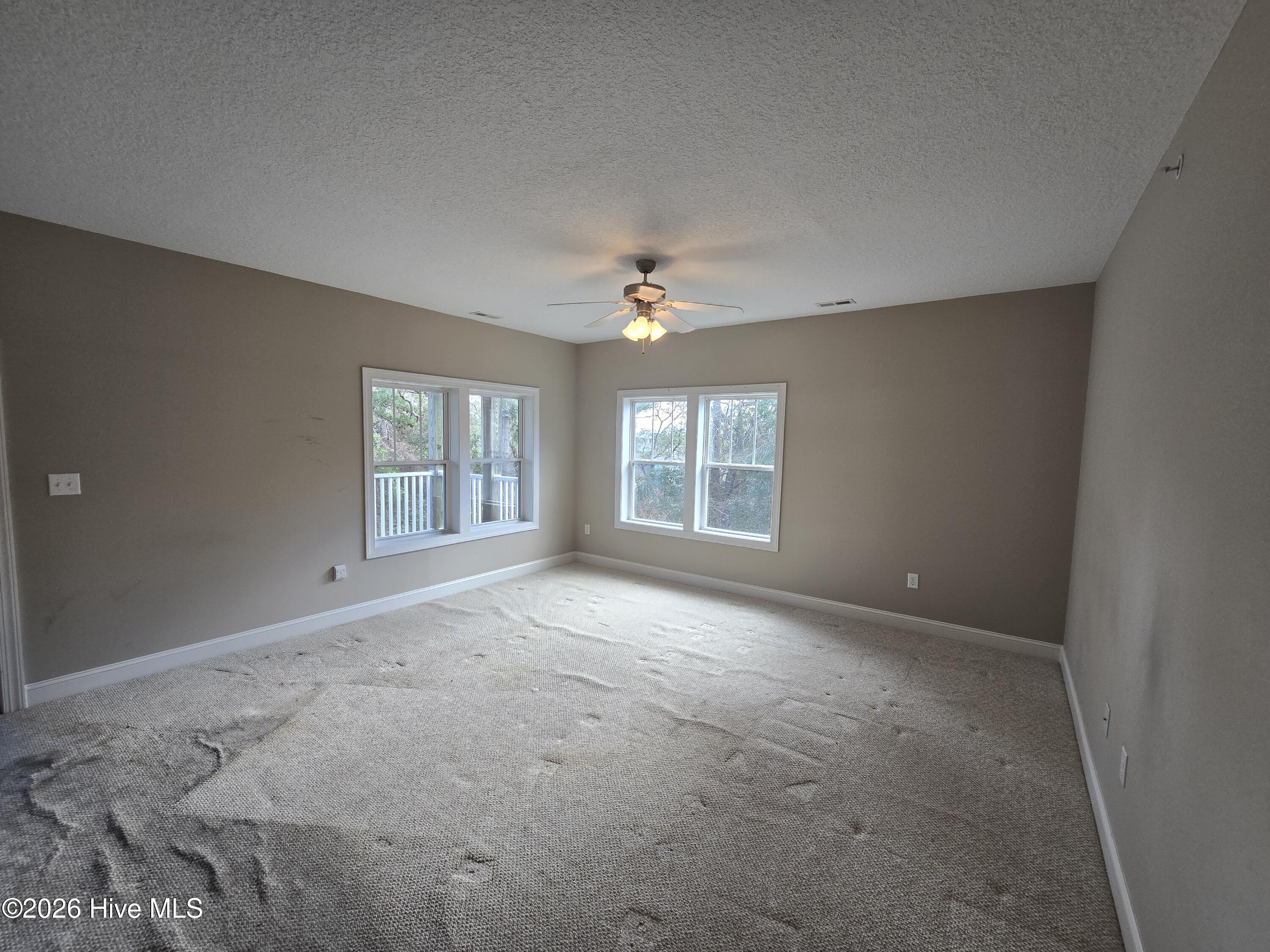 100549716 | Photo 11