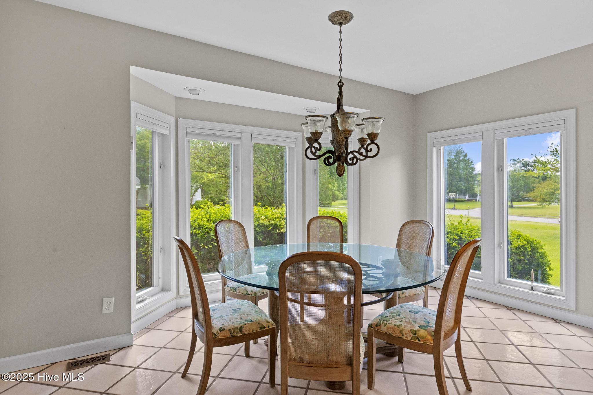 100508292 | Photo 26