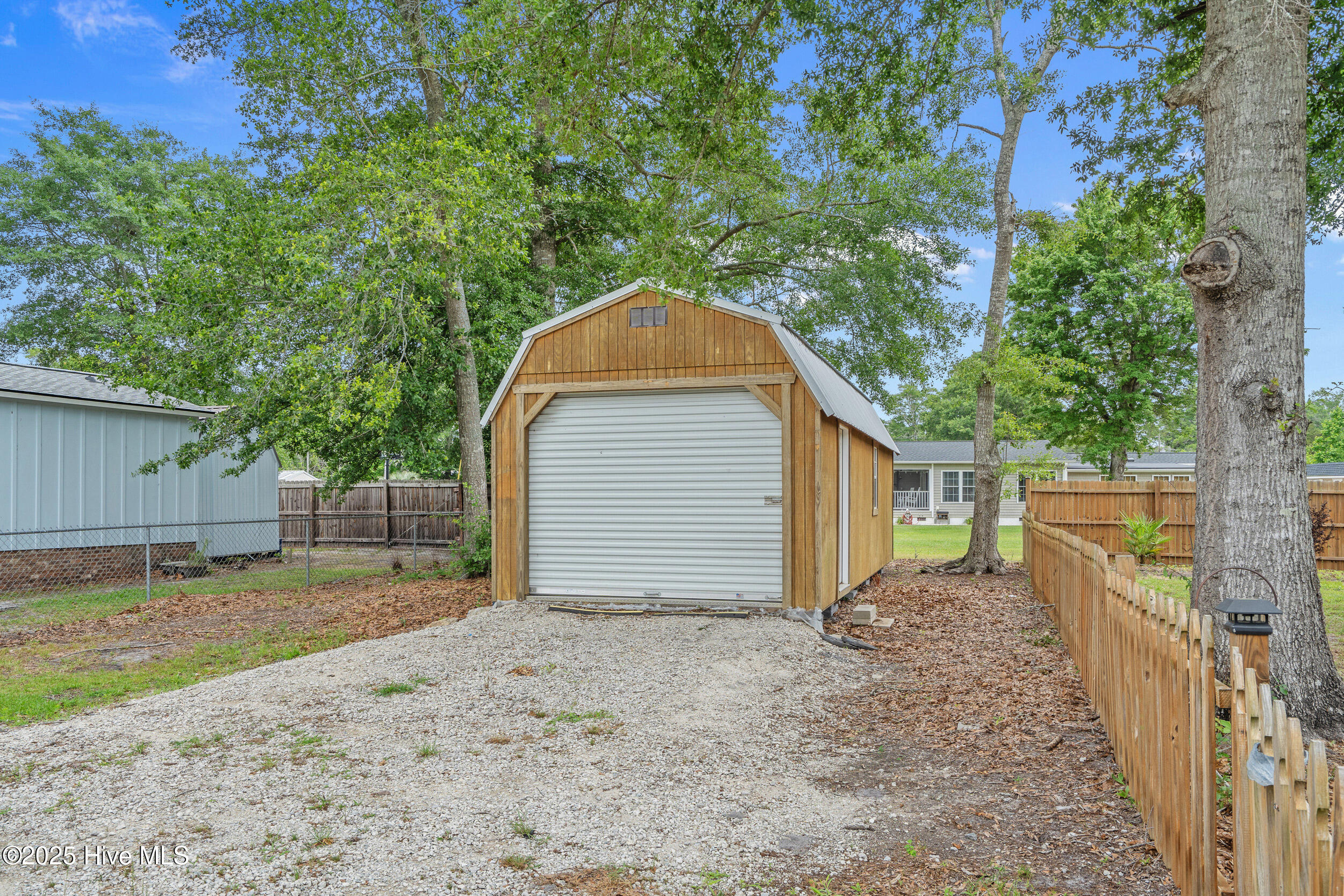 100510798 | Photo 30