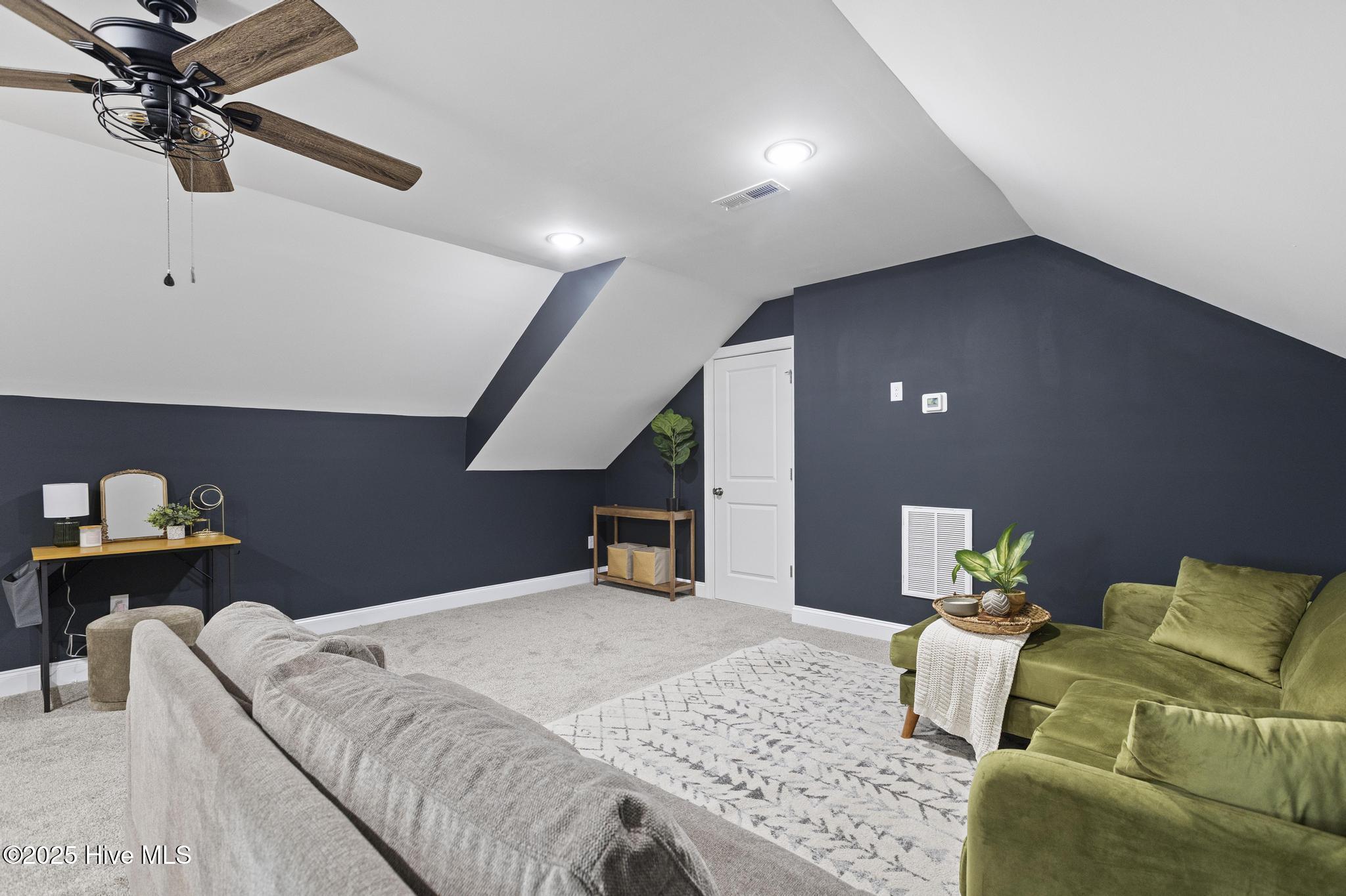 100516290 | Photo 48