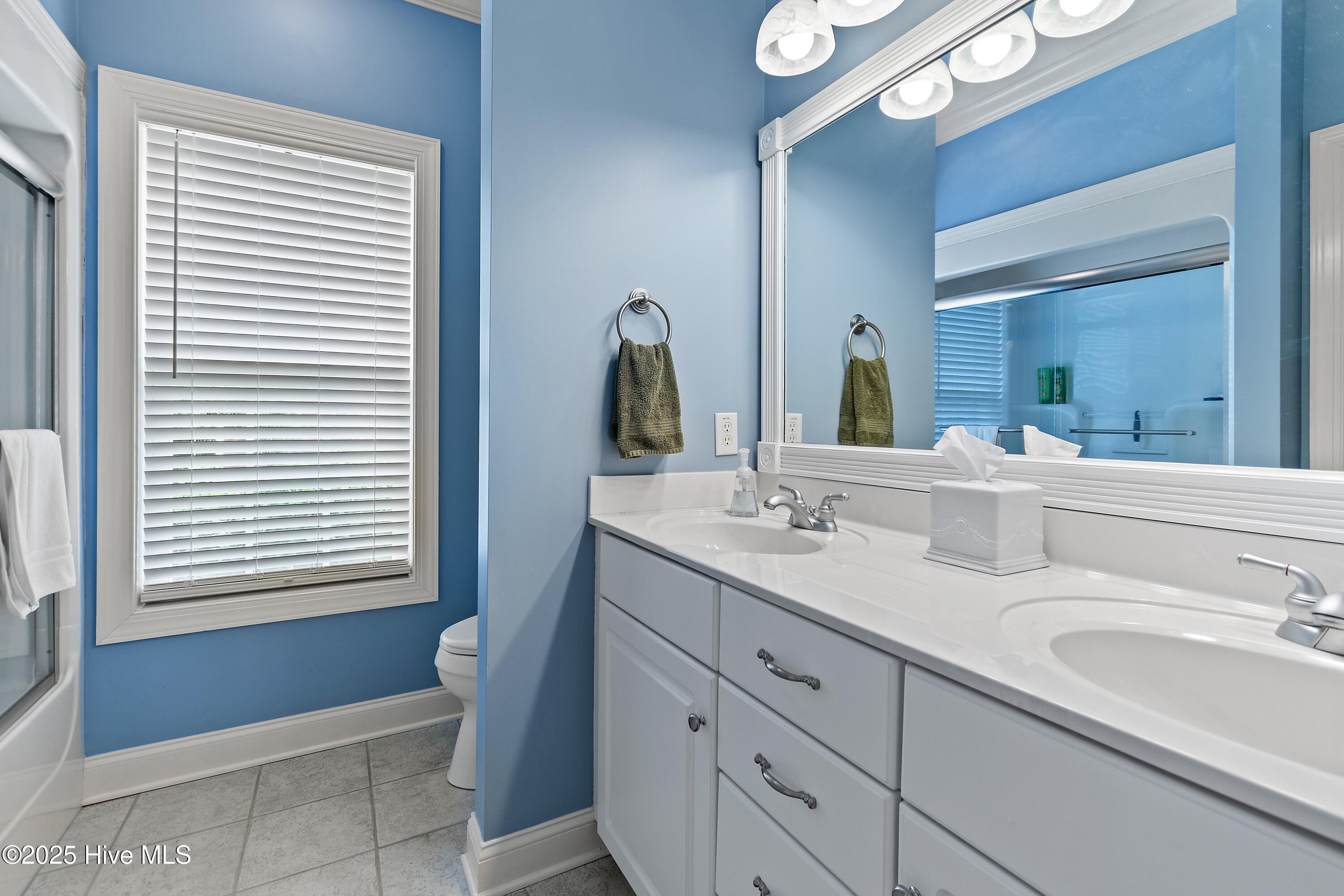 100512270 | Photo 35