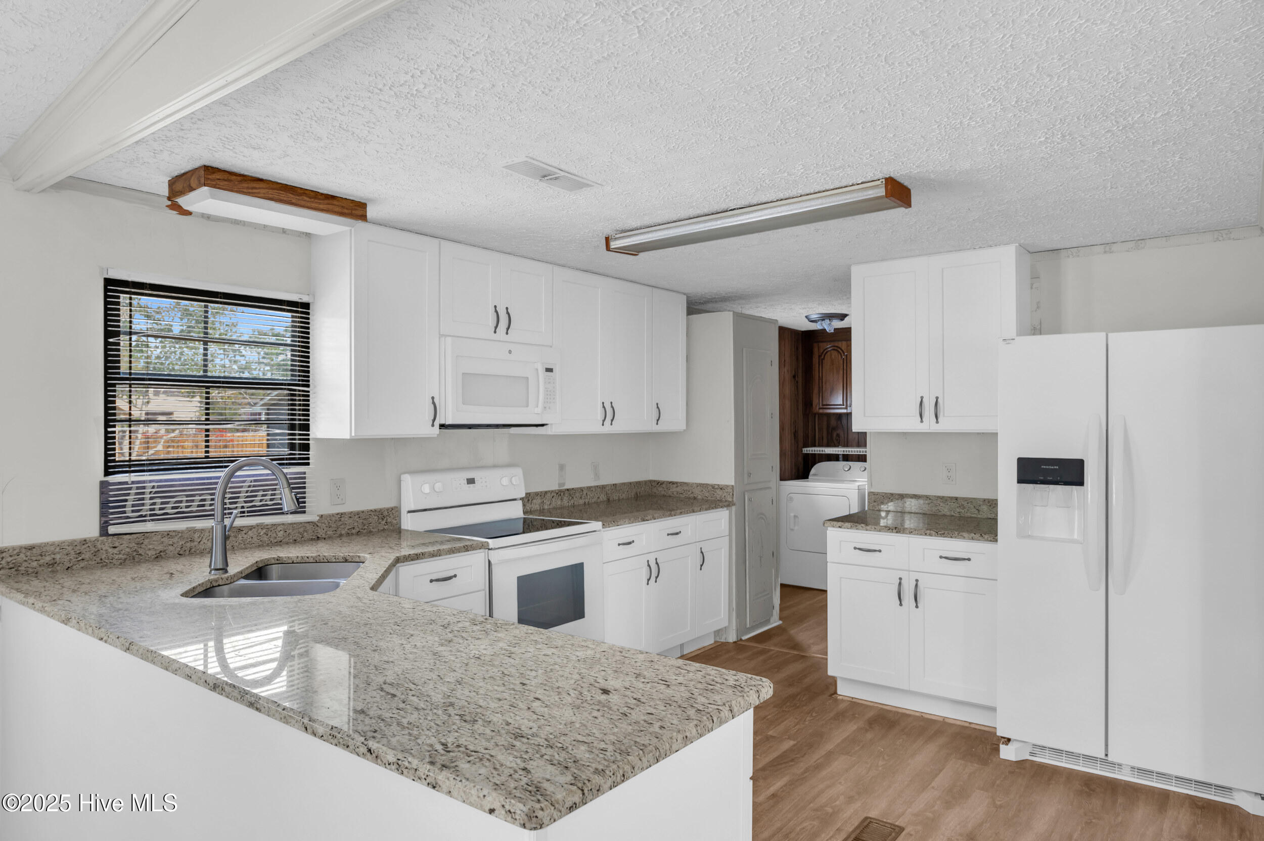 100543883 | Photo 10