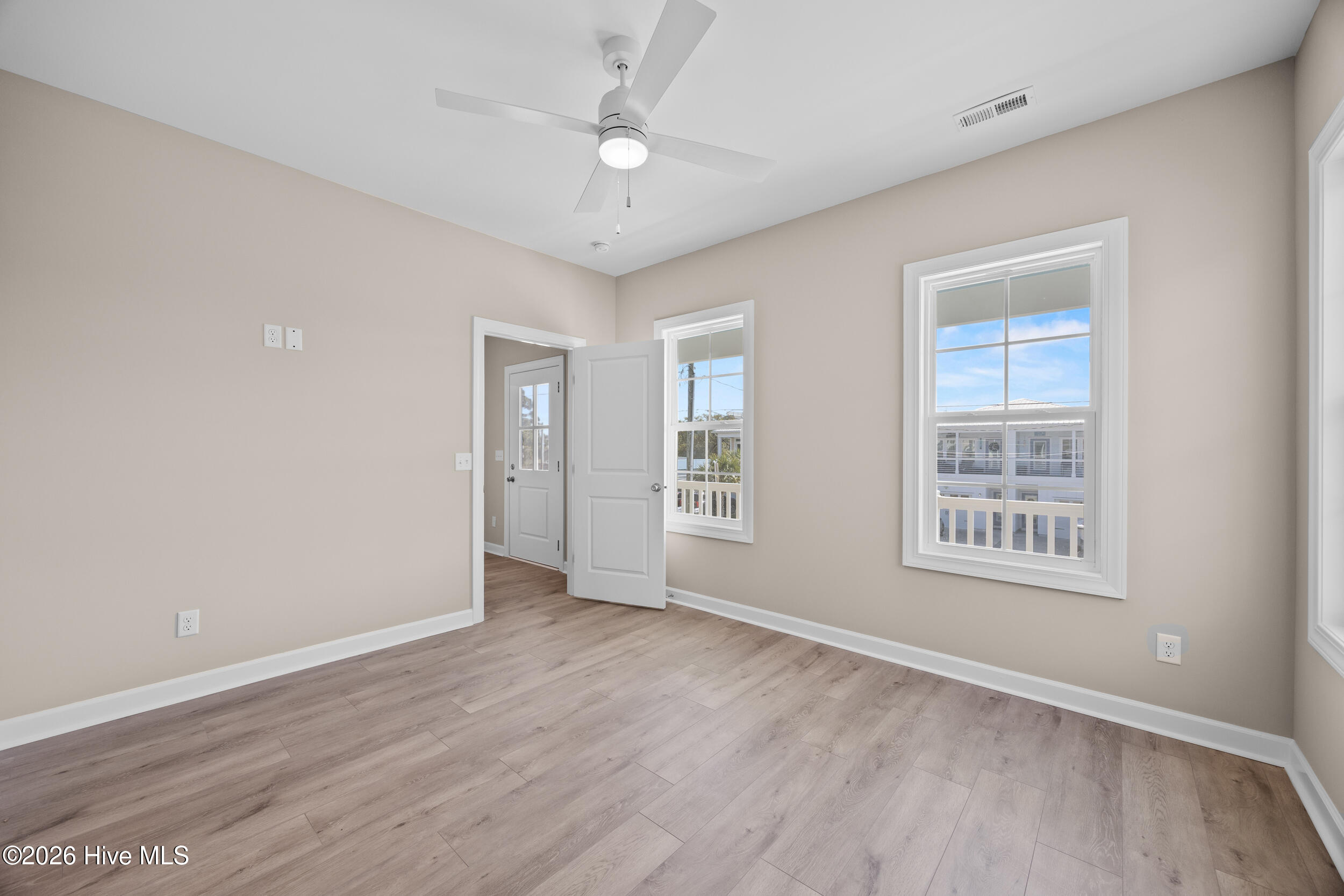 100545862 | Photo 31