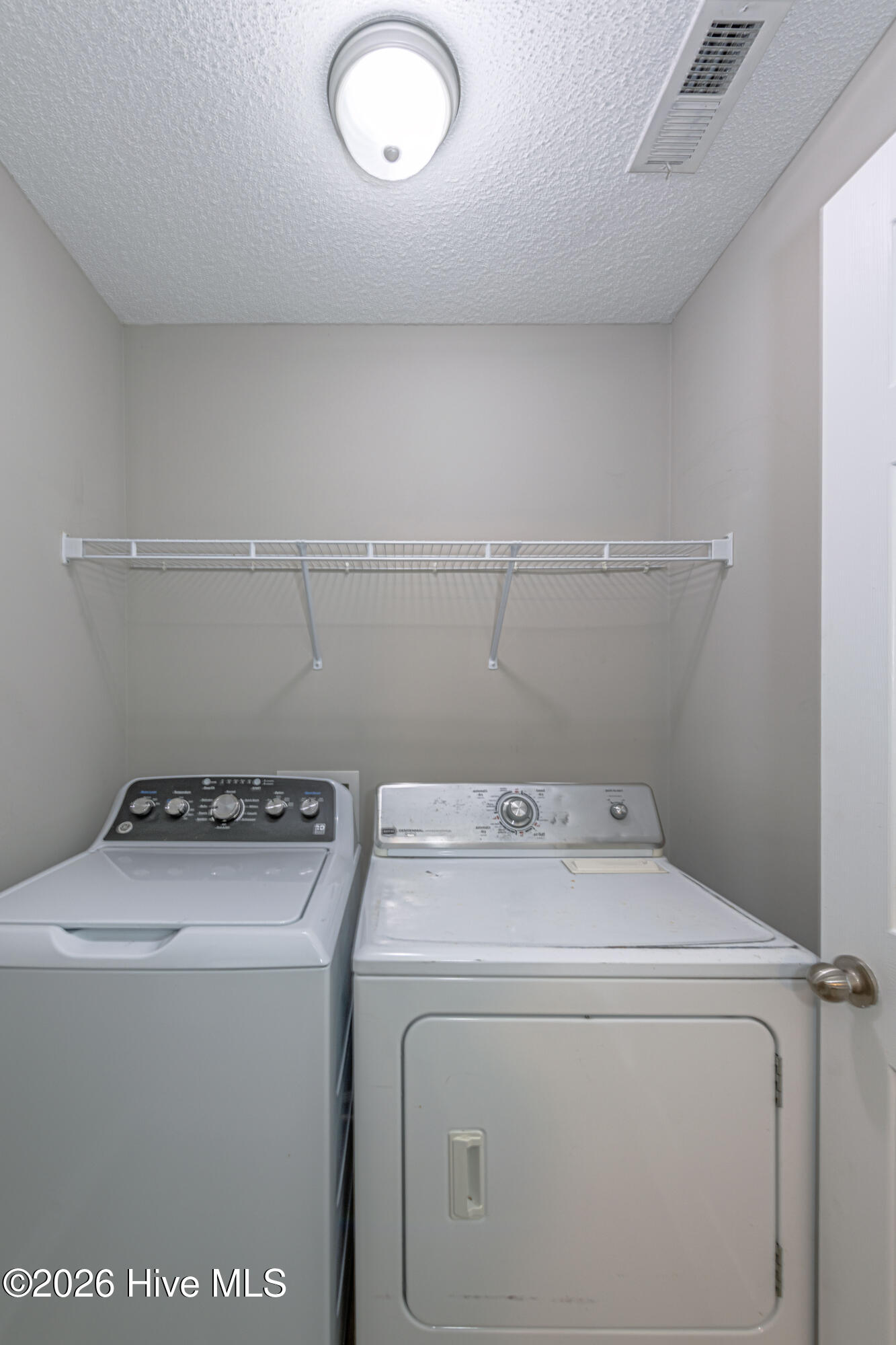 100565701 | Photo 31