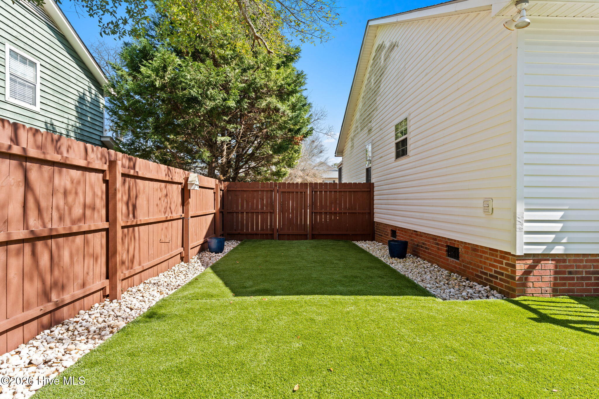 100559319 | Photo 28