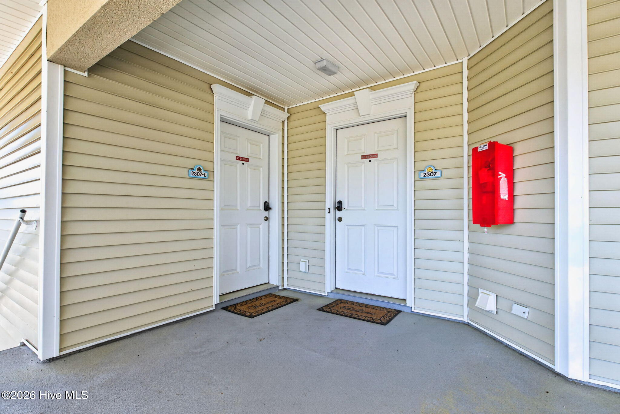 100569231 | Photo 30