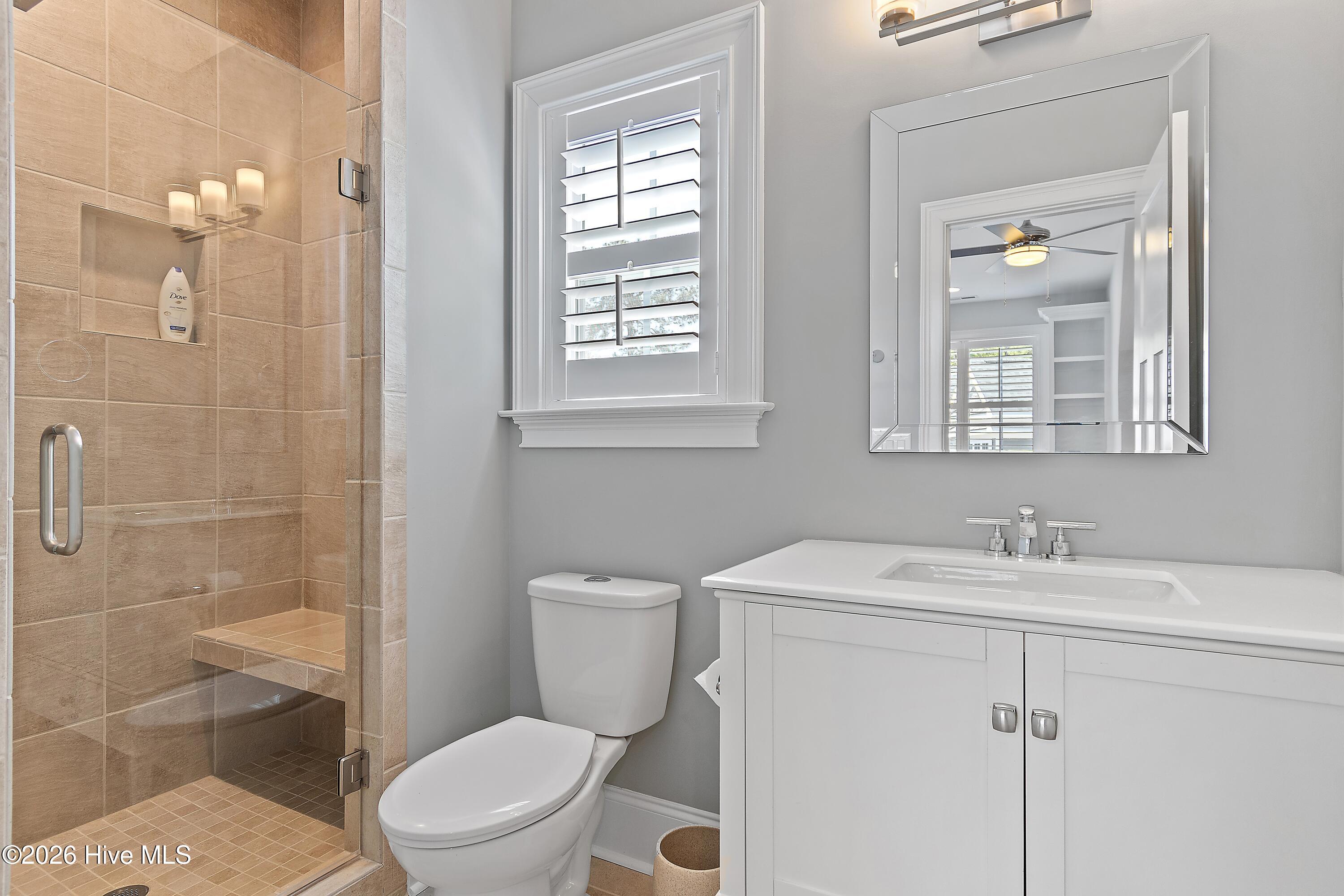 100564386 | Photo 50