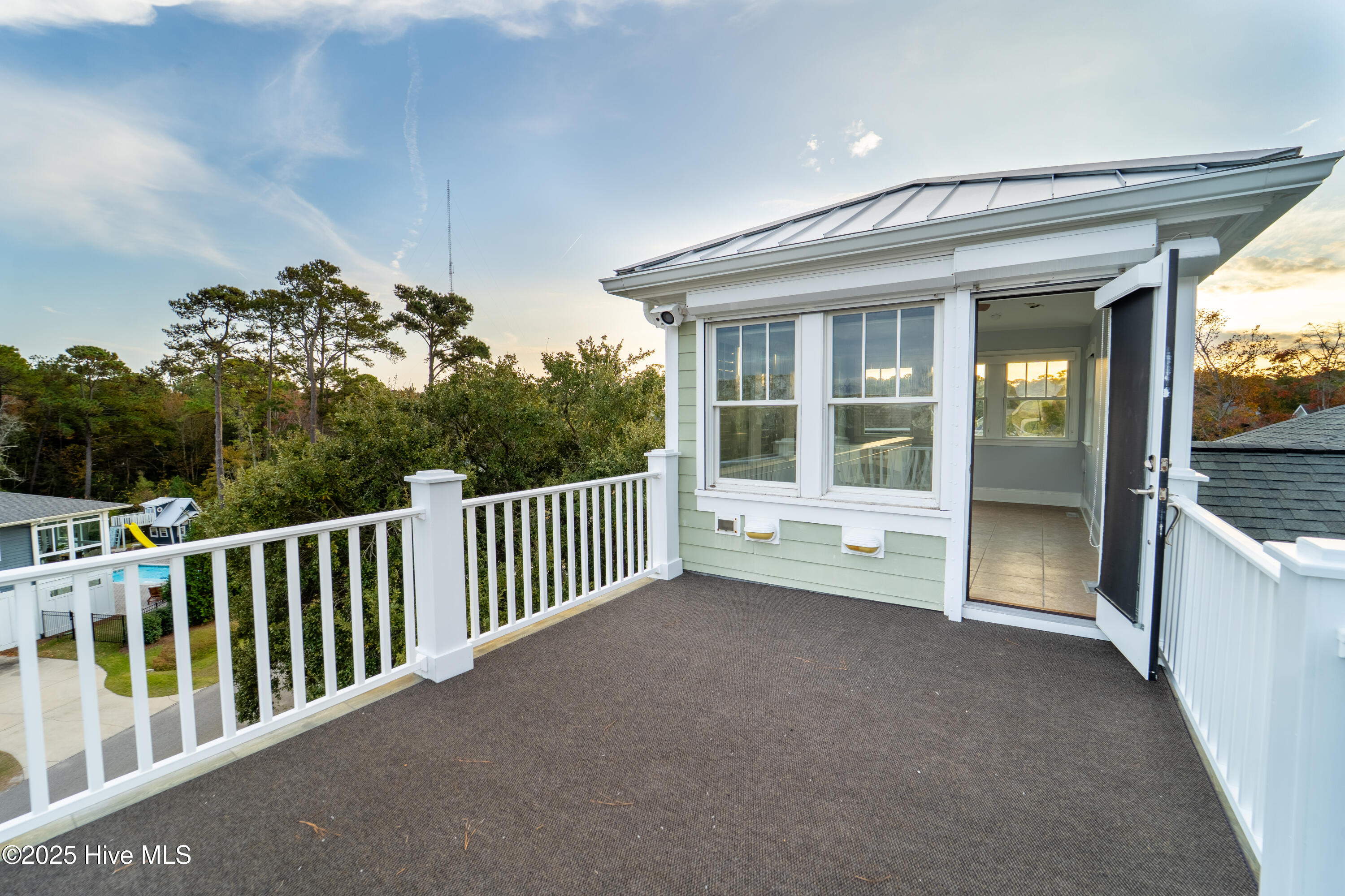 100544642 | Photo 46