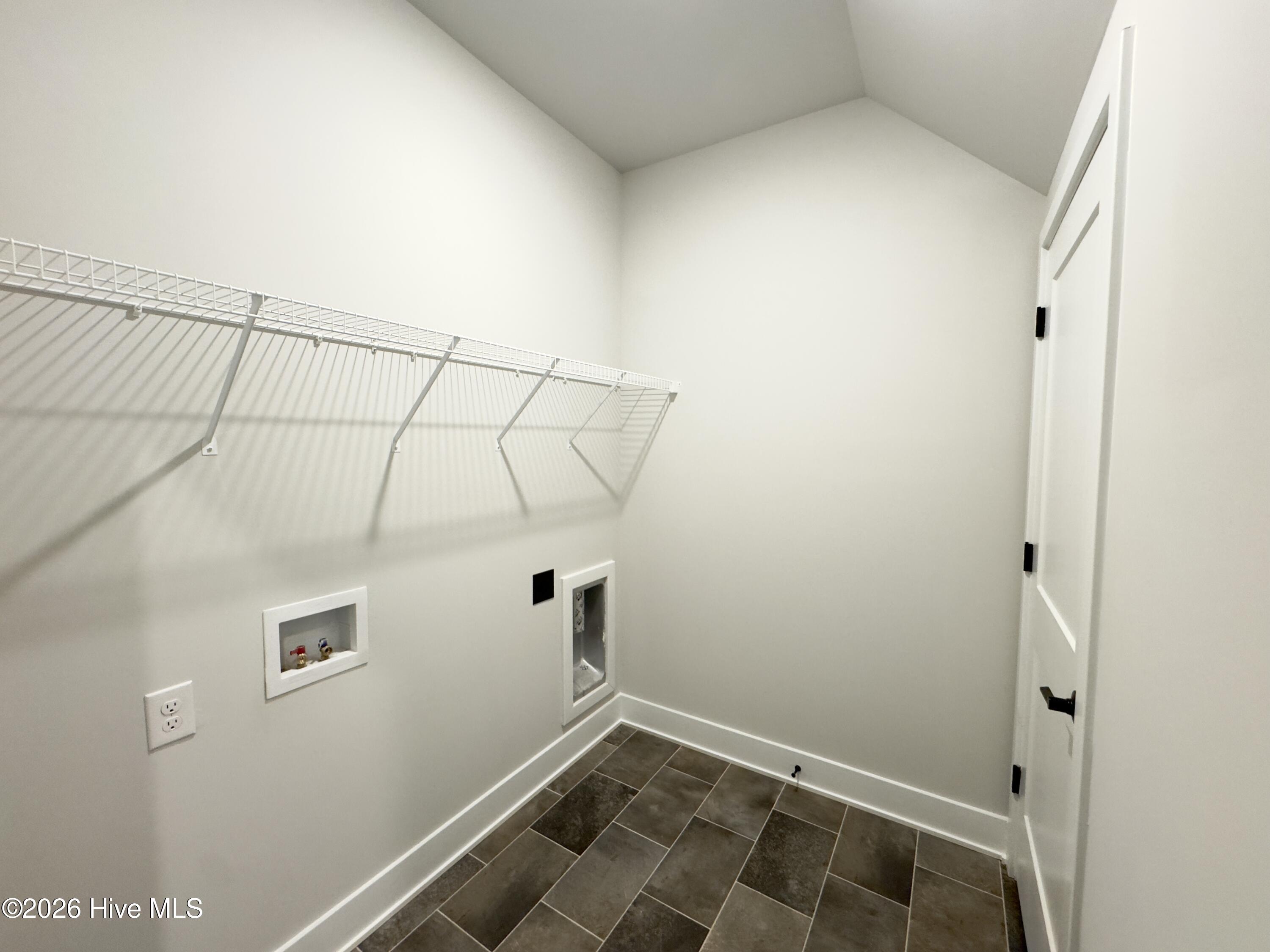 100546267 | Photo 23