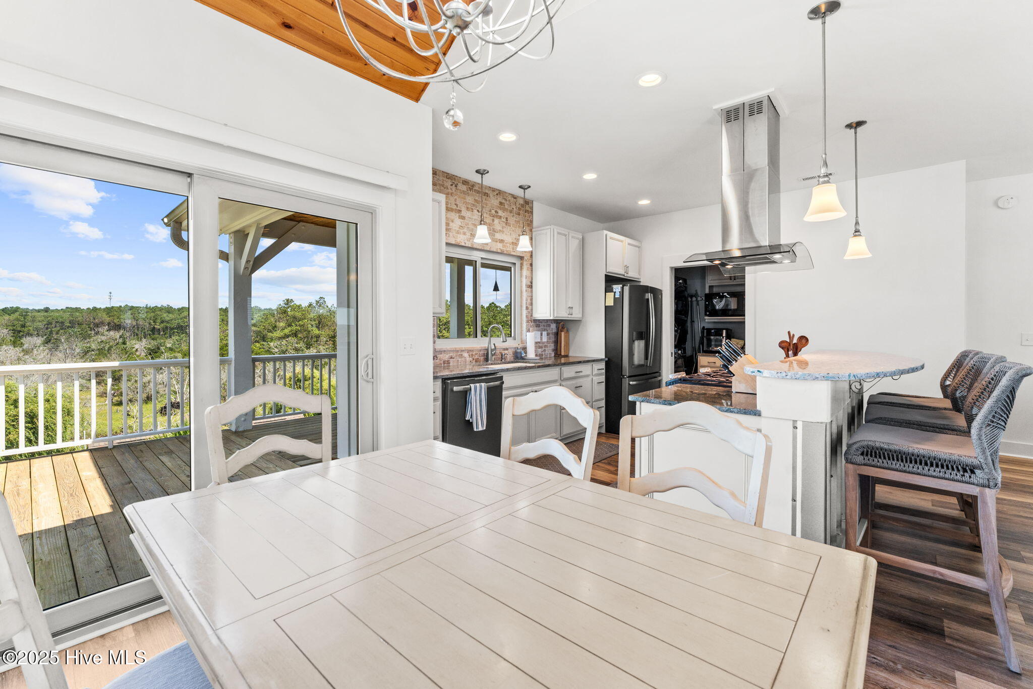 100514865 | Photo 27