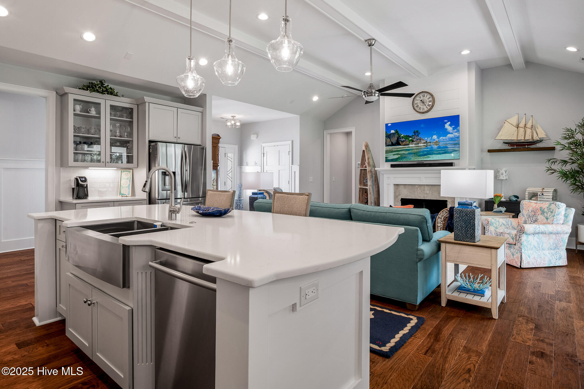 100526725 | Photo 14