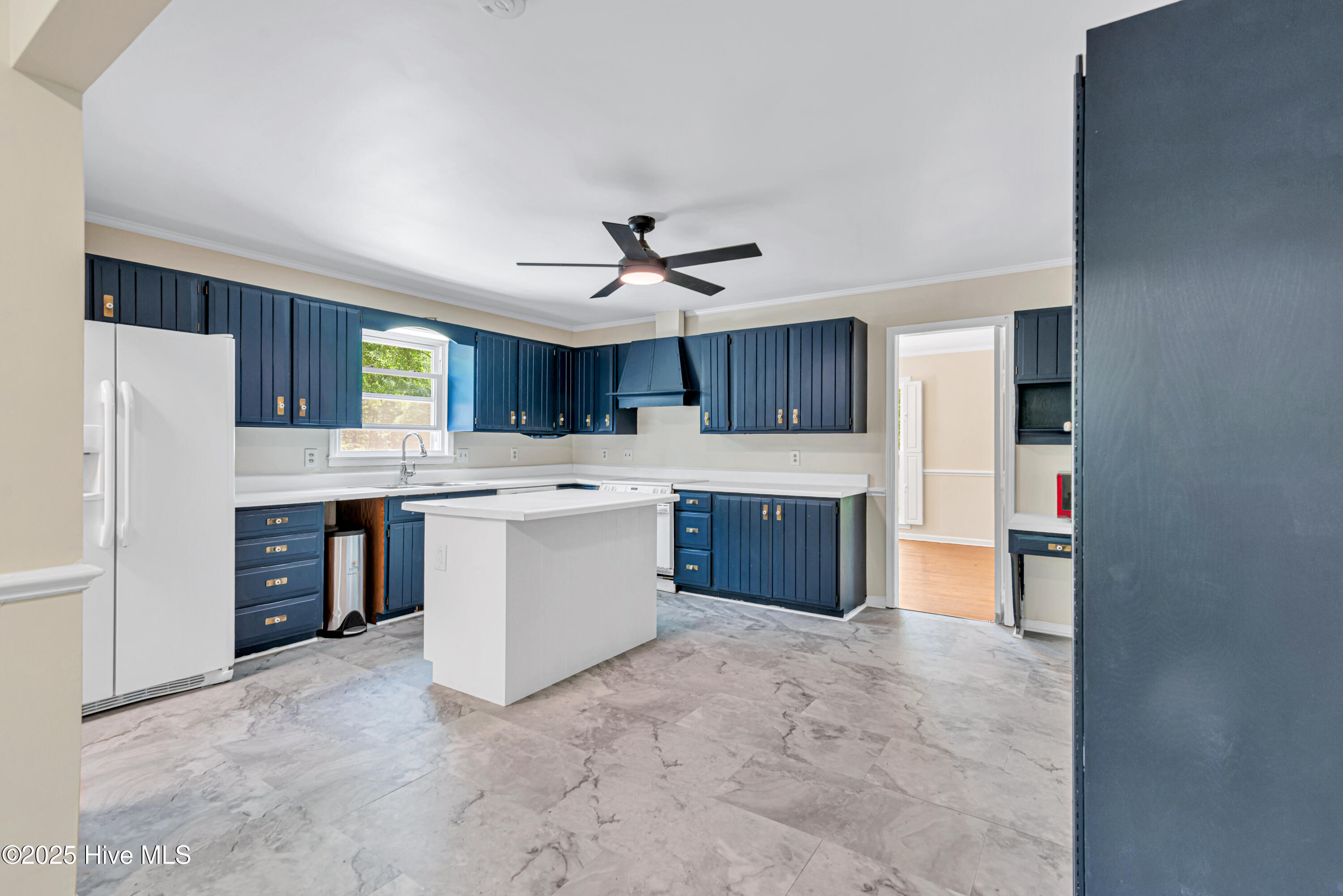 100536398 | Photo 11