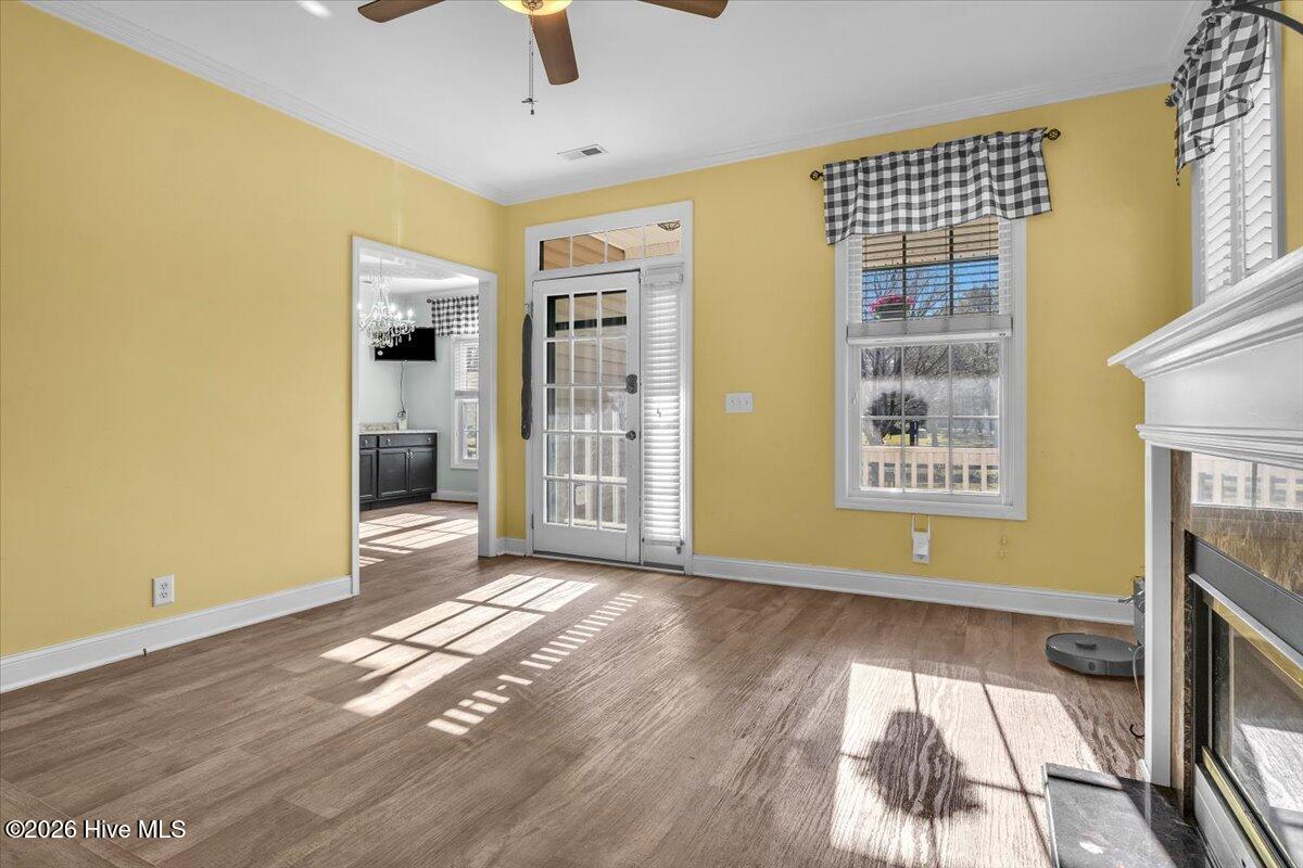 100561788 | Photo 25