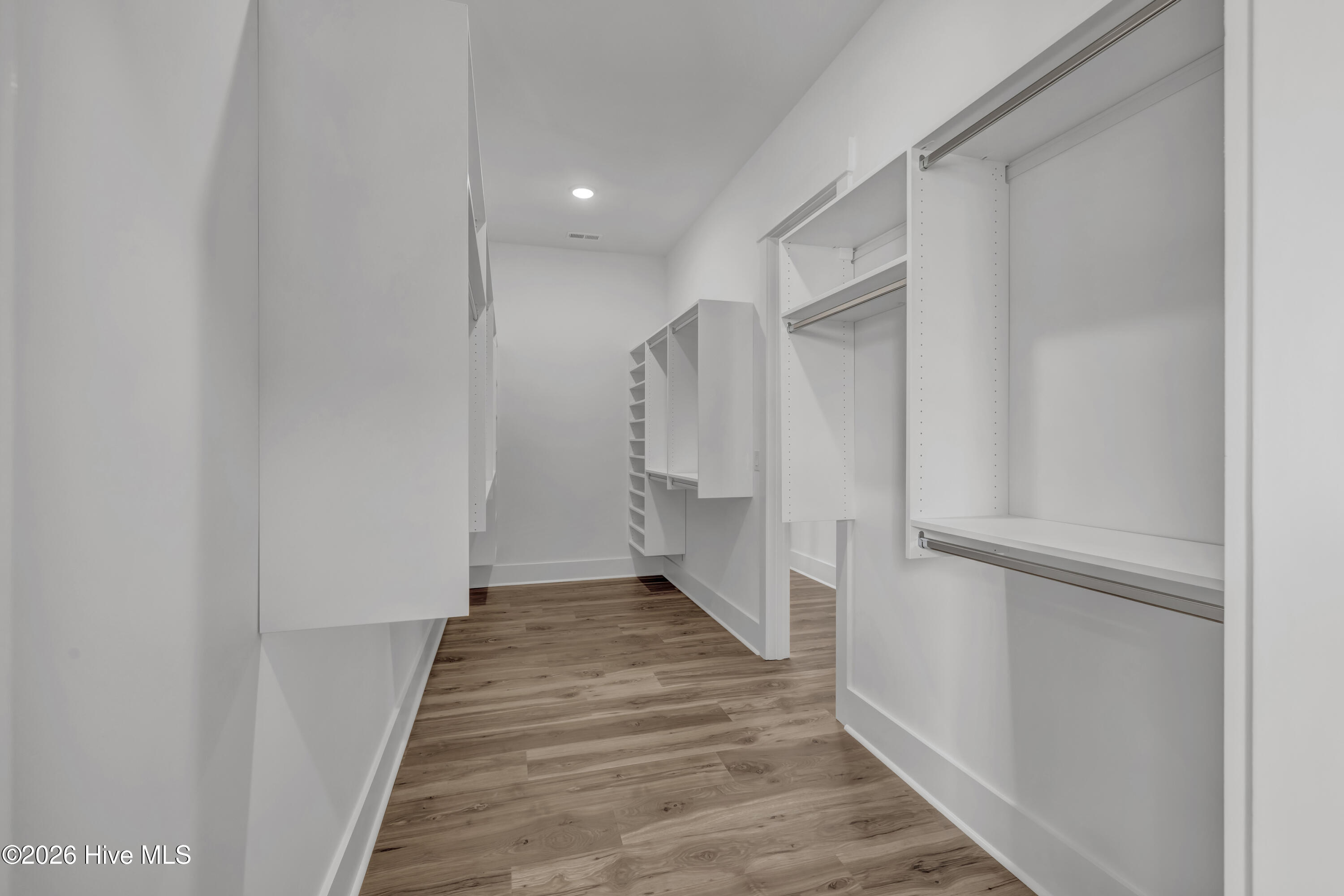 100553302 | Photo 14