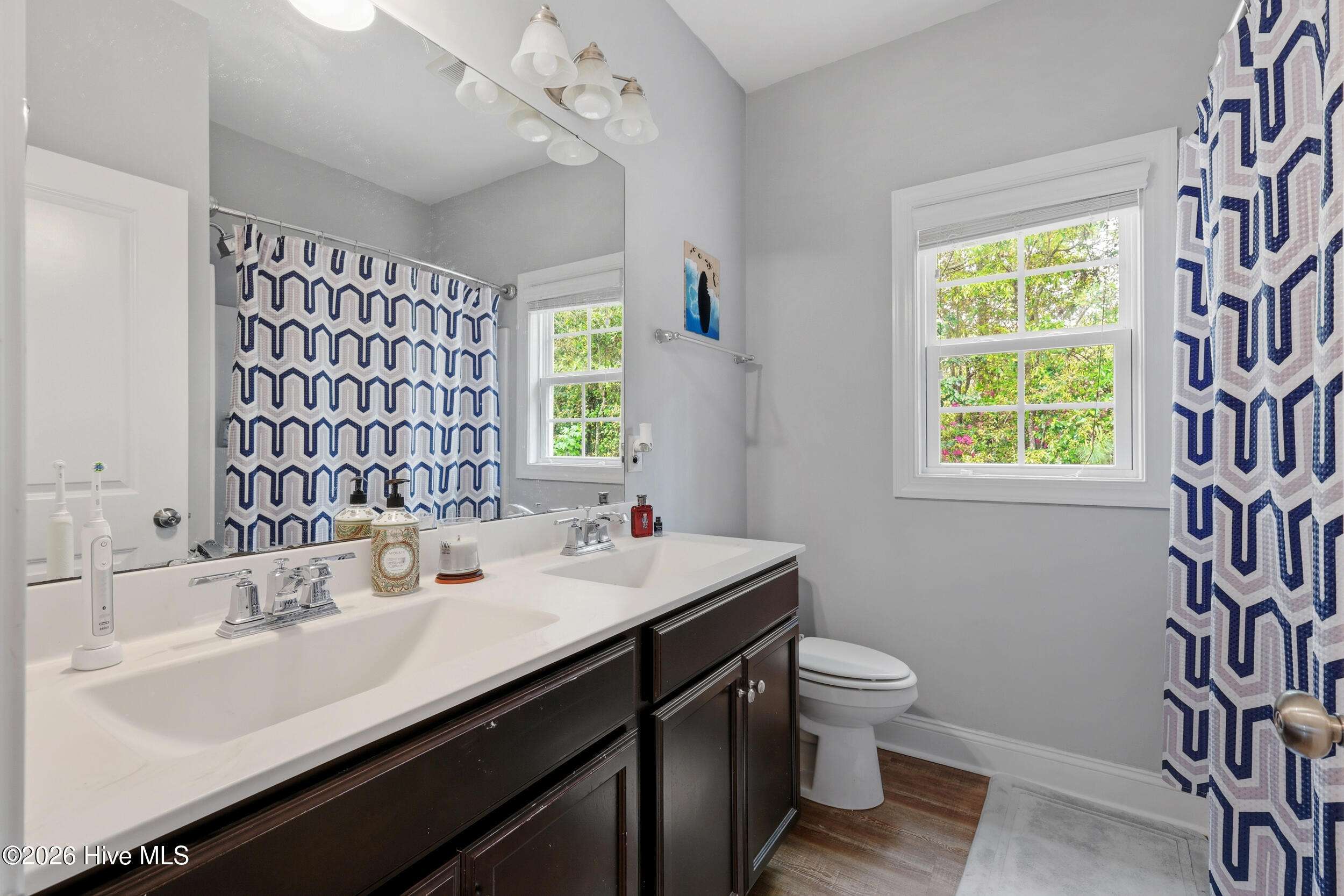 100566904 | Photo 25