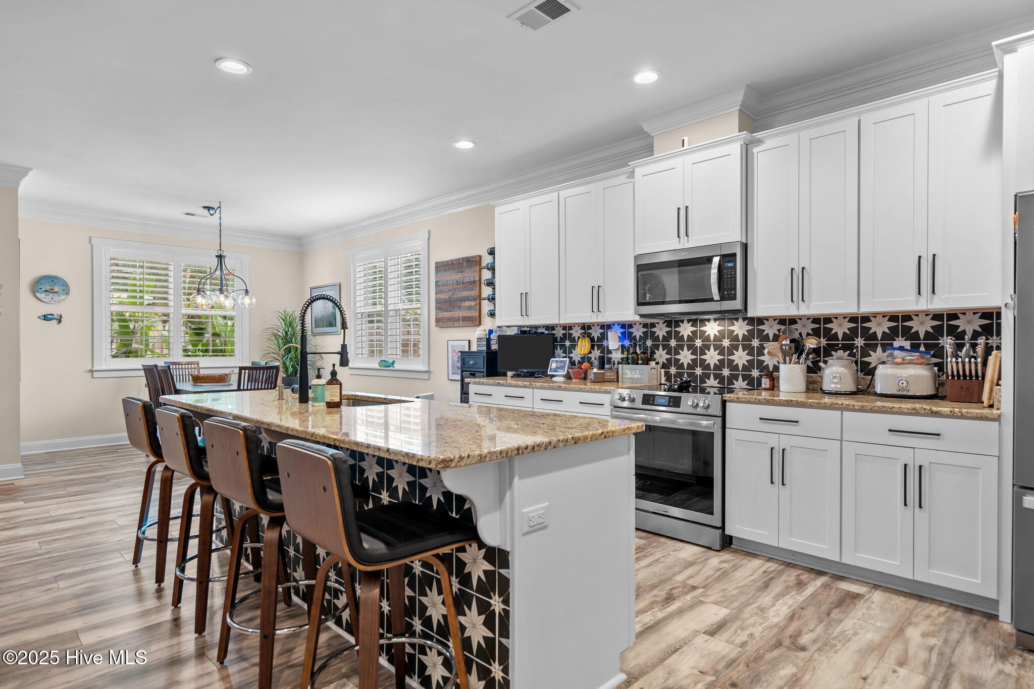 100552886 | Photo 14