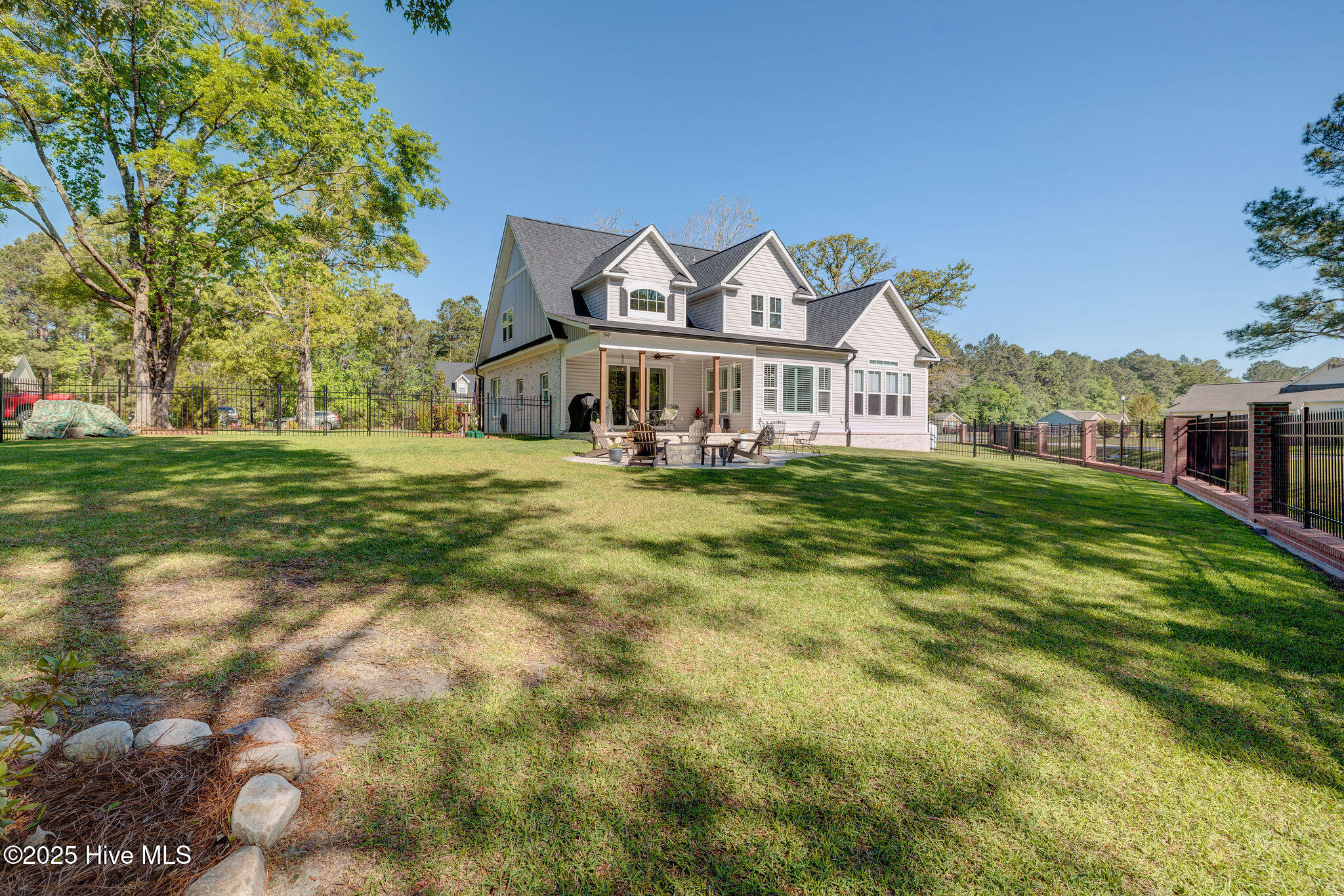 237PineVillageDrive-11